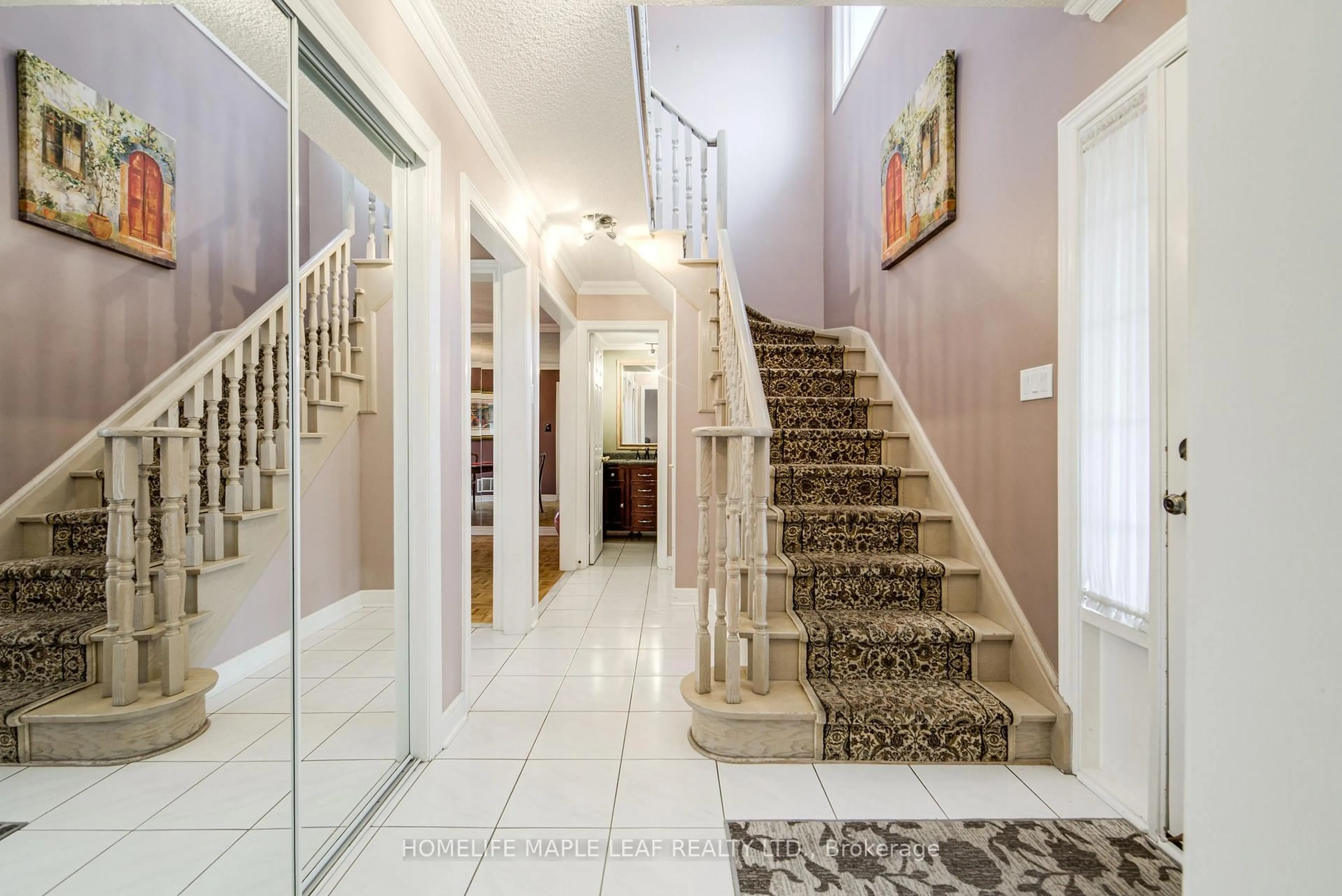 Indoor foyer for 25 Grampian Ave, Vaughan Ontario L6A 2A3