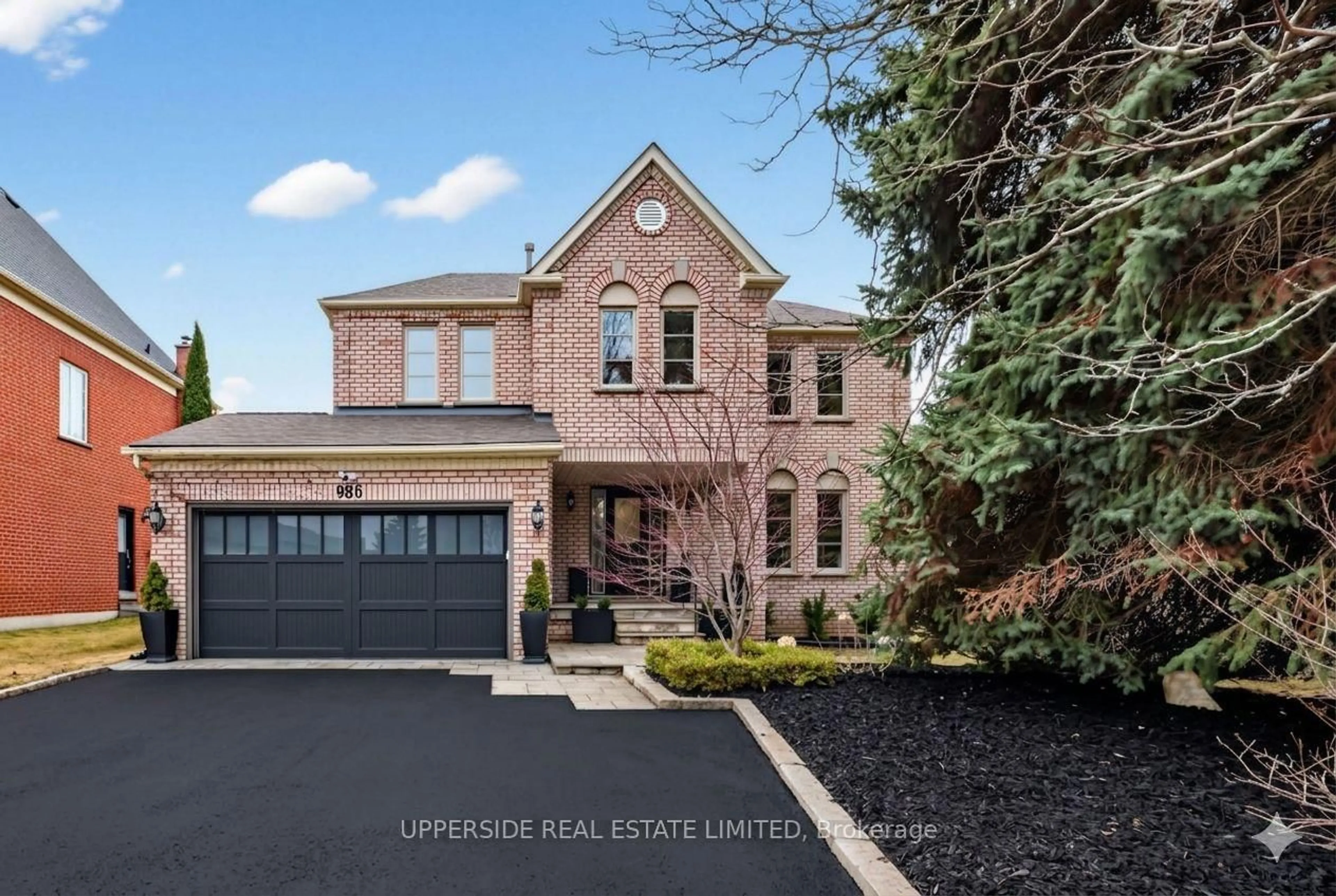 Home with brick exterior material, street for 986 Stonehaven Ave, Newmarket Ontario L3X 1P6