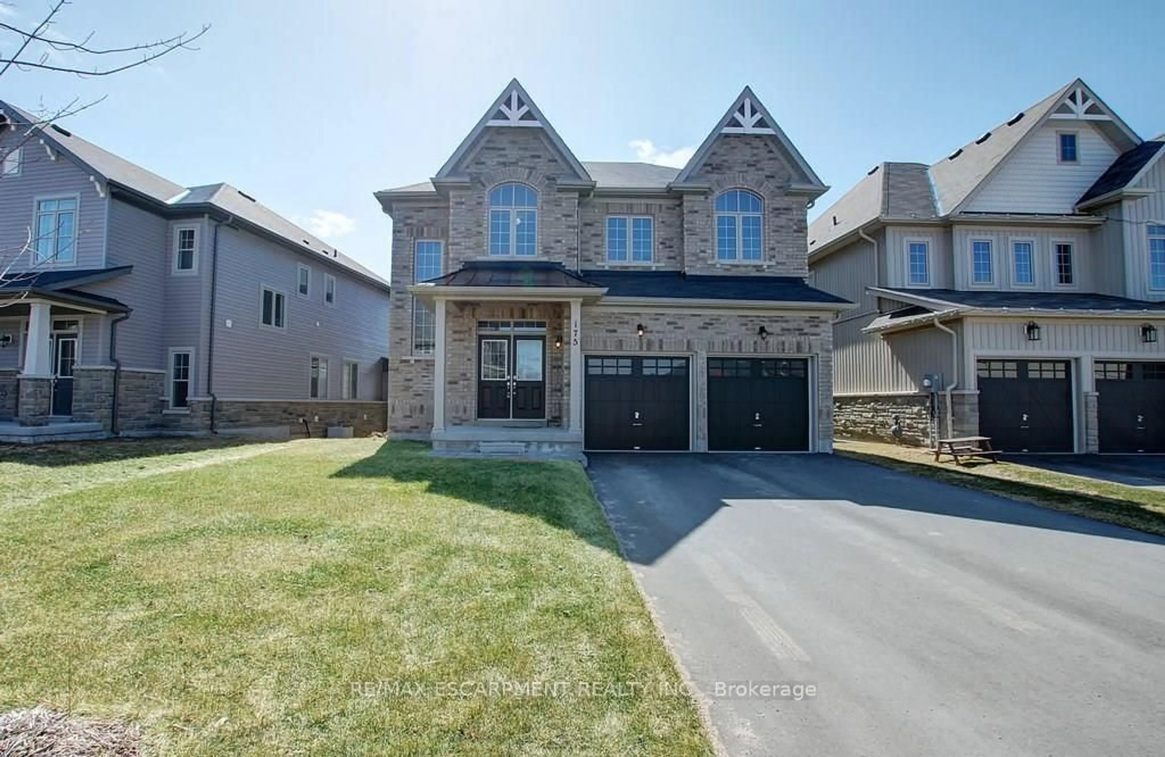 Home with brick exterior material, street for 175 GOLD PARK Gate, Essa Ontario L3W 0B4