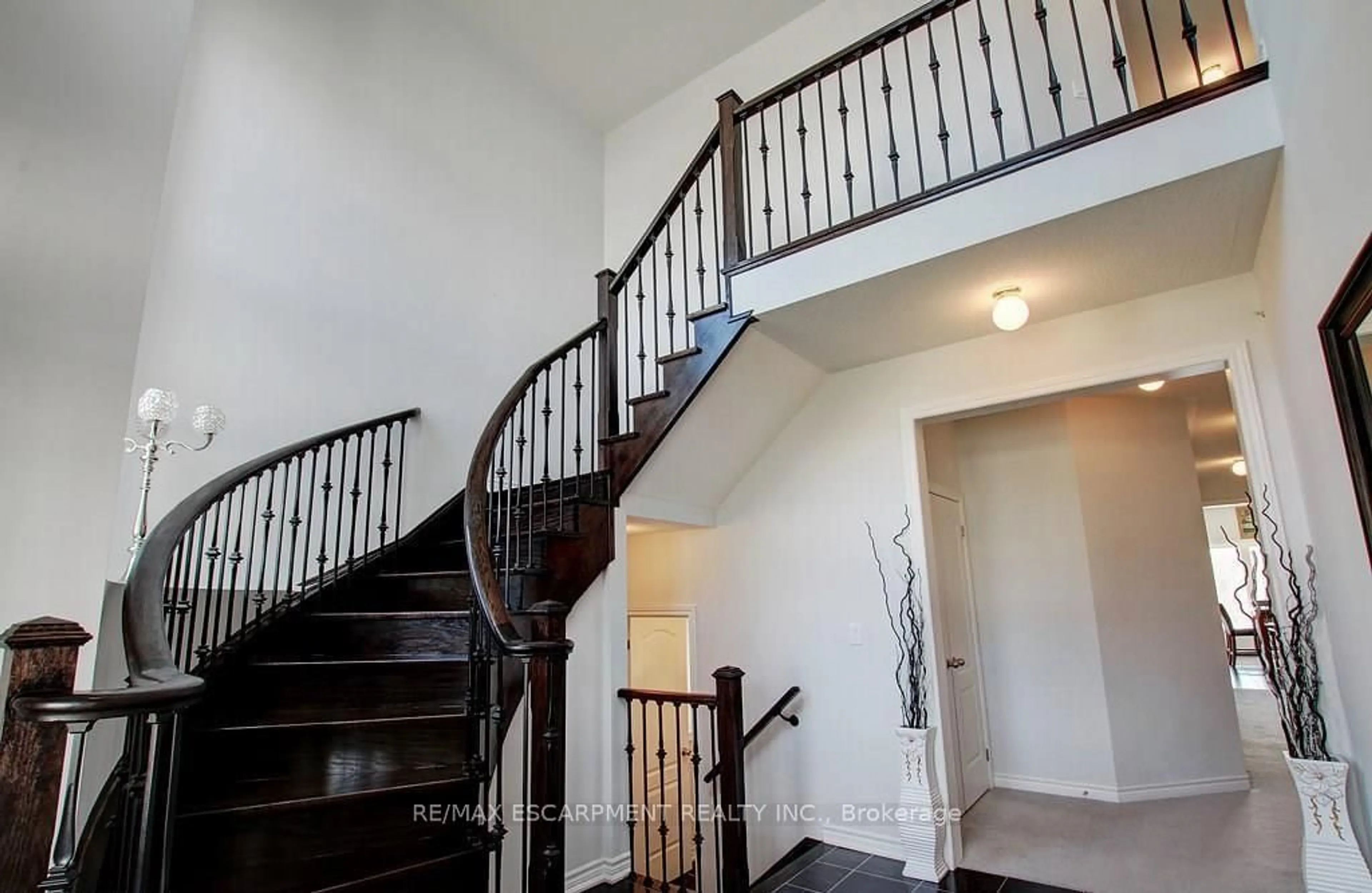 Stairs for 175 GOLD PARK Gate, Essa Ontario L3W 0B4