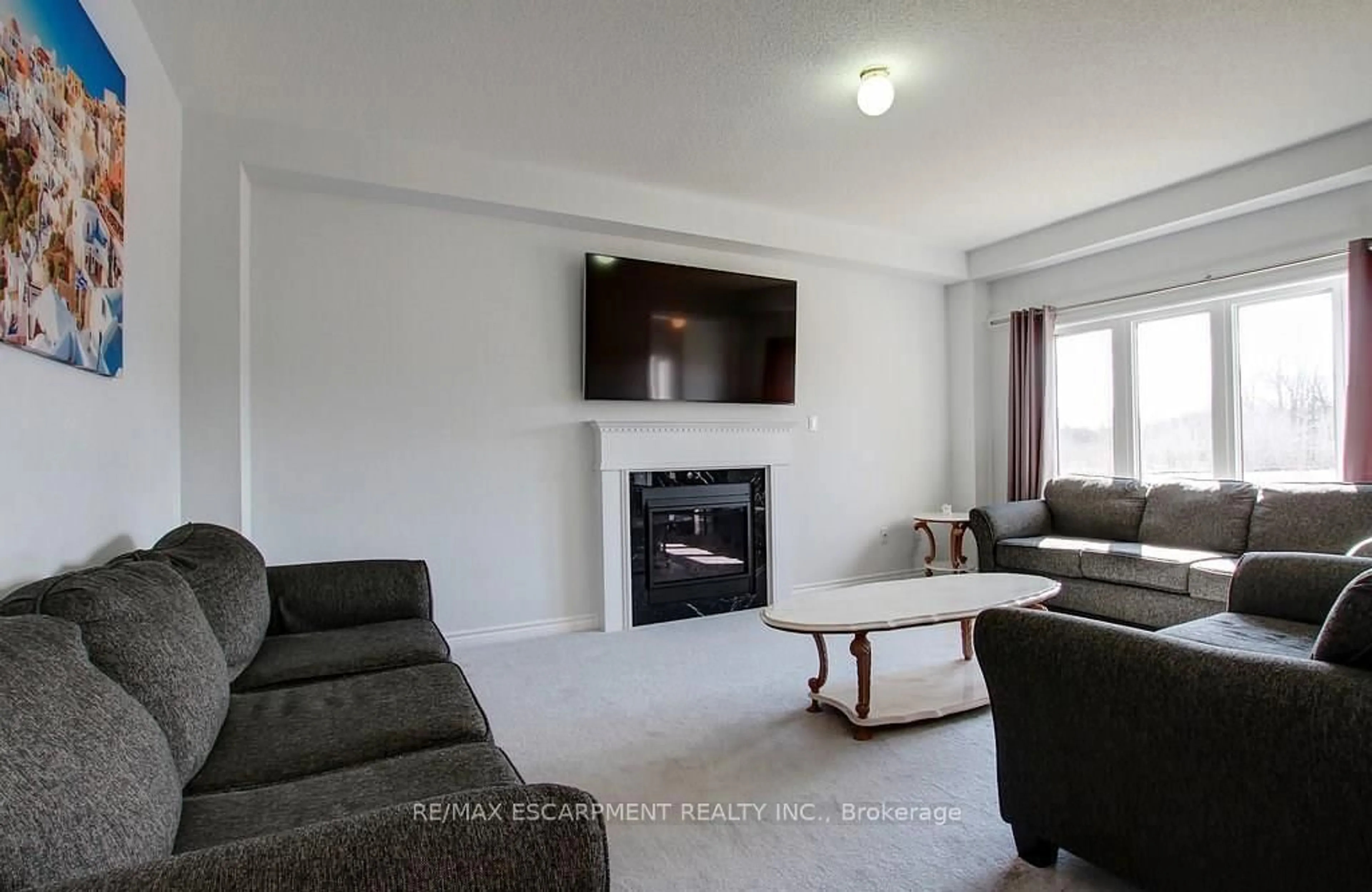Living room with furniture, unknown for 175 GOLD PARK Gate, Essa Ontario L3W 0B4