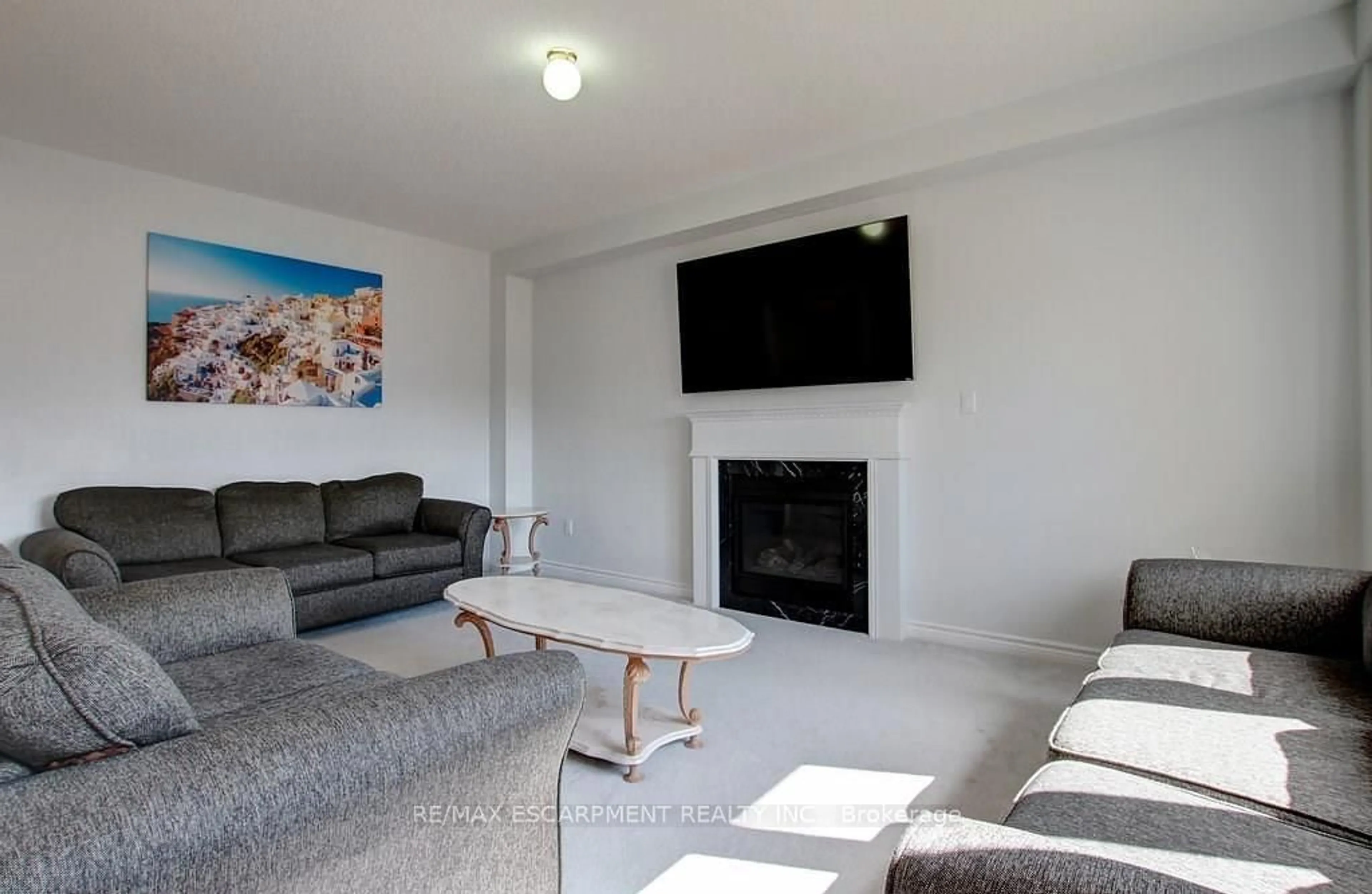 Living room with furniture, unknown for 175 GOLD PARK Gate, Essa Ontario L3W 0B4