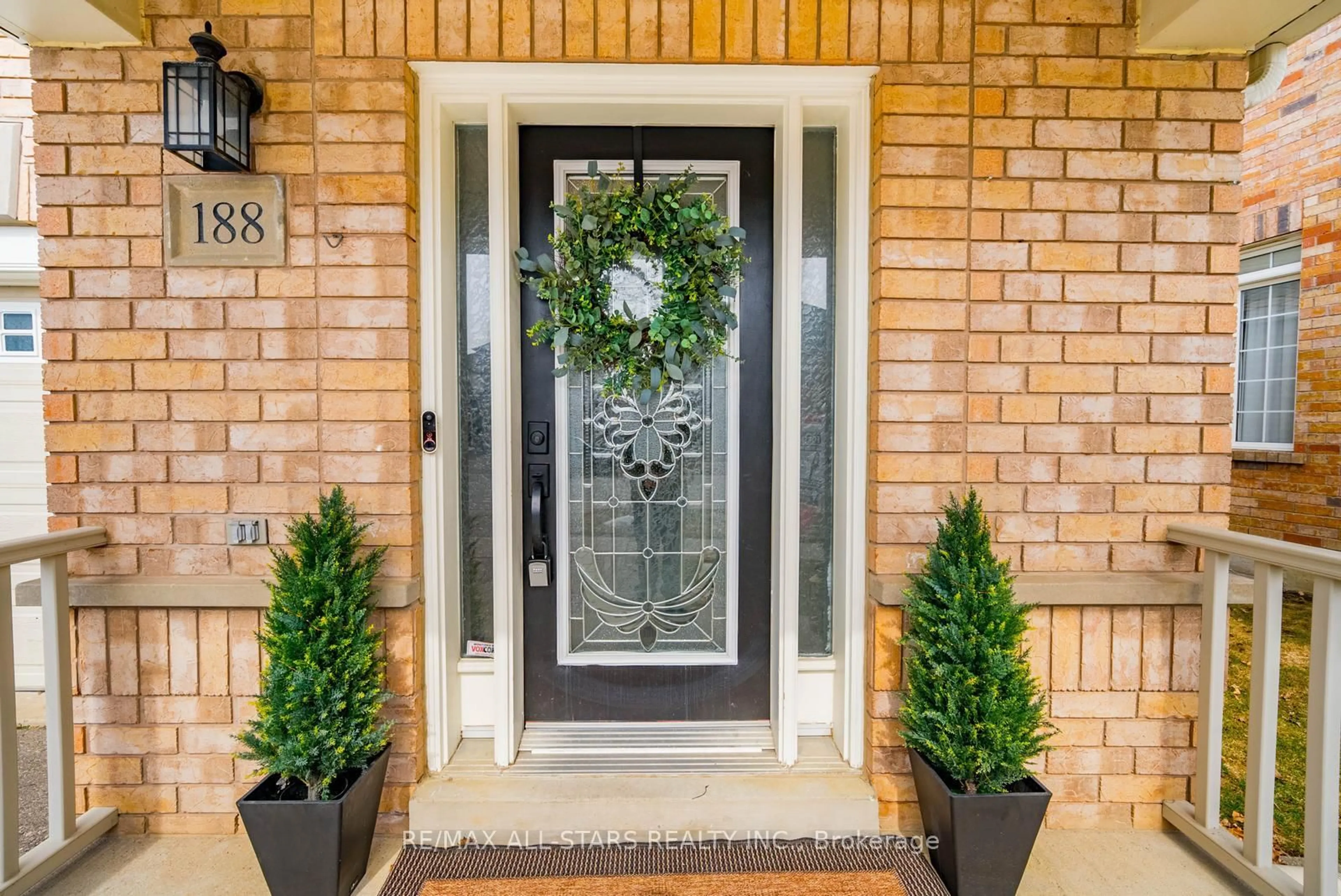Indoor entryway for 188 Reeves Way Blvd, Whitchurch-Stouffville Ontario L4A 0H6