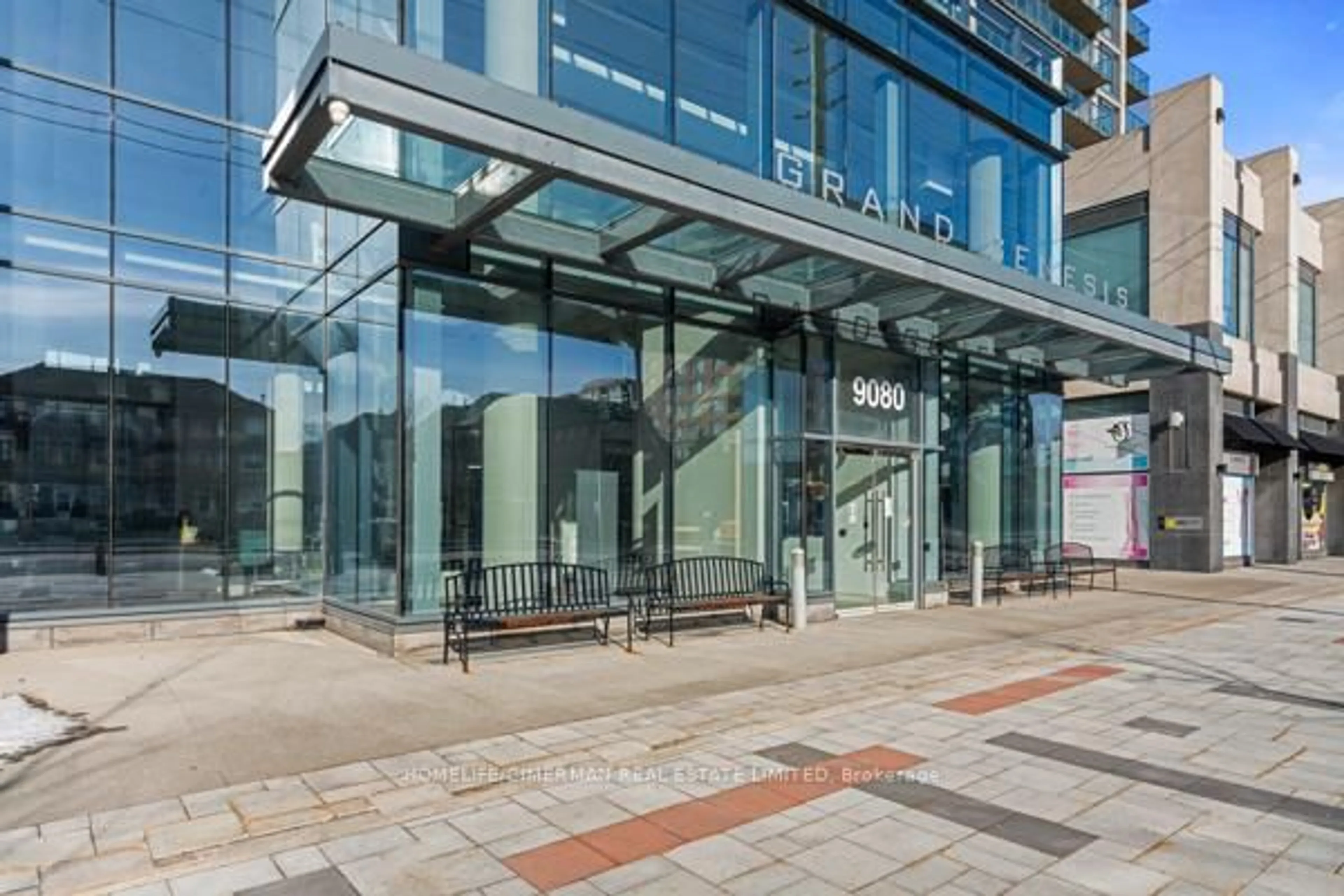 Indoor foyer for 9090 Yonge St #709B, Richmond Hill Ontario L4C 0Z1