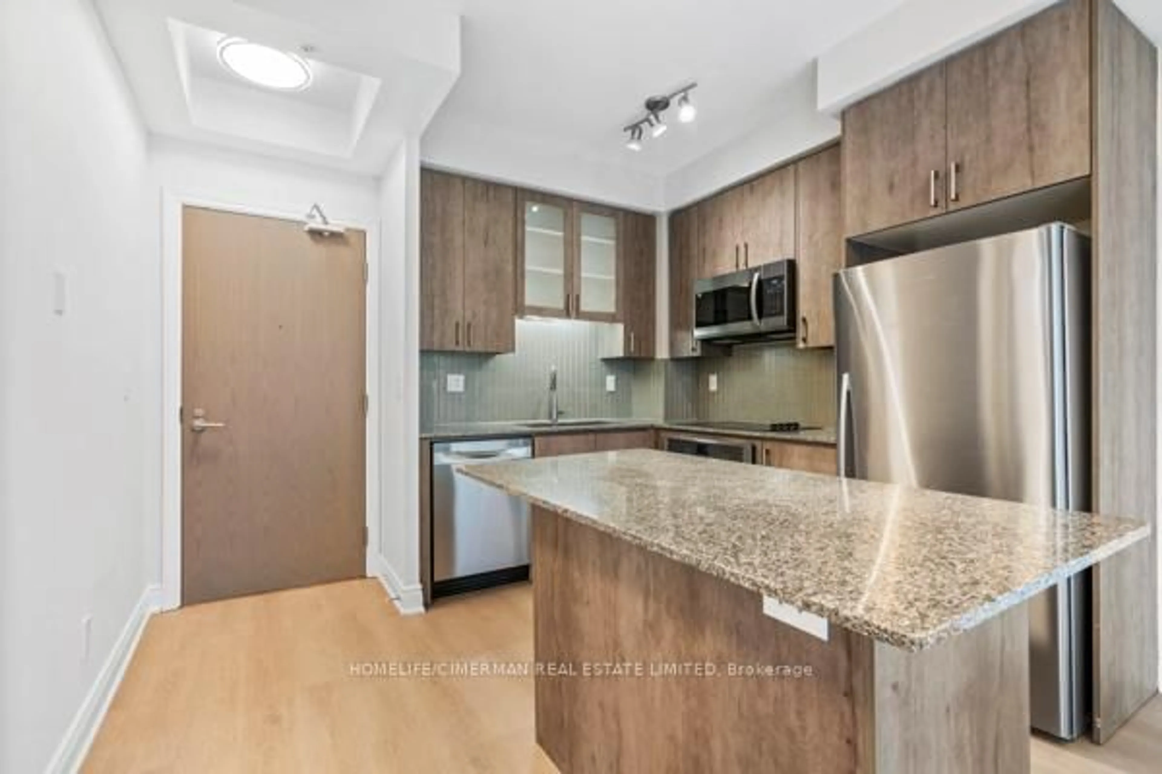 Standard kitchen, unknown for 9090 Yonge St #709B, Richmond Hill Ontario L4C 0Z1