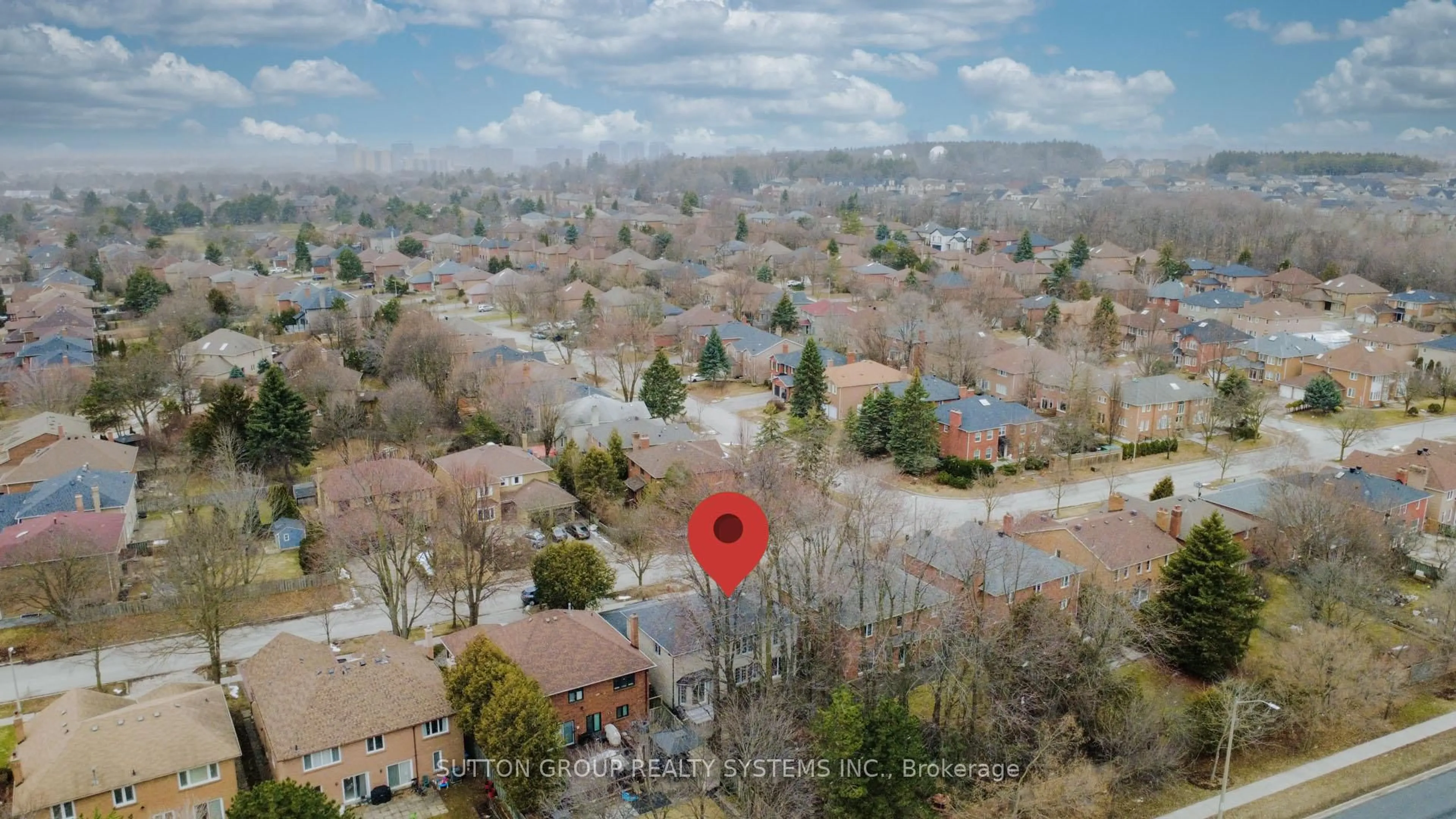 A pic from outside/outdoor area/front of a property/back of a property/a pic from drone, unknown for 61 Somerset Cres, Richmond Hill Ontario L4C 8N8