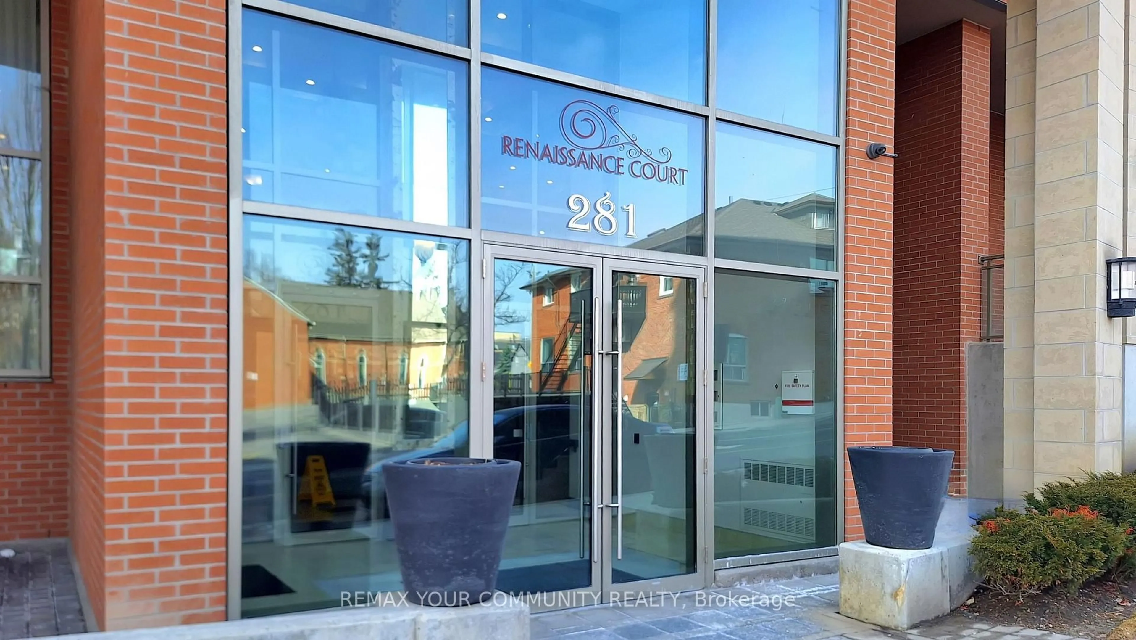 Indoor foyer for 281 Woodbridge Ave #520, Vaughan Ontario L4L 0C6