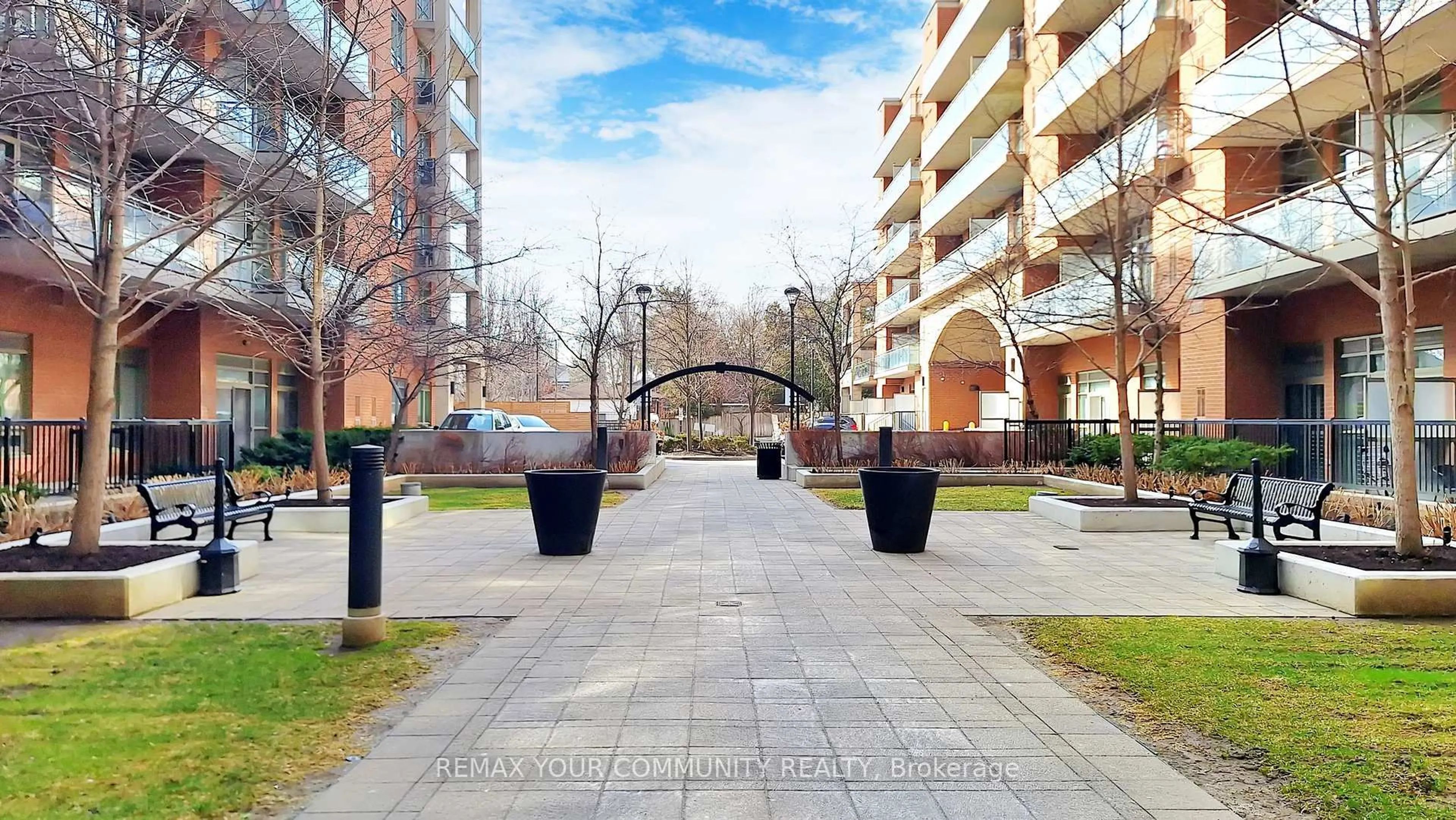 Patio, street for 281 Woodbridge Ave #520, Vaughan Ontario L4L 0C6