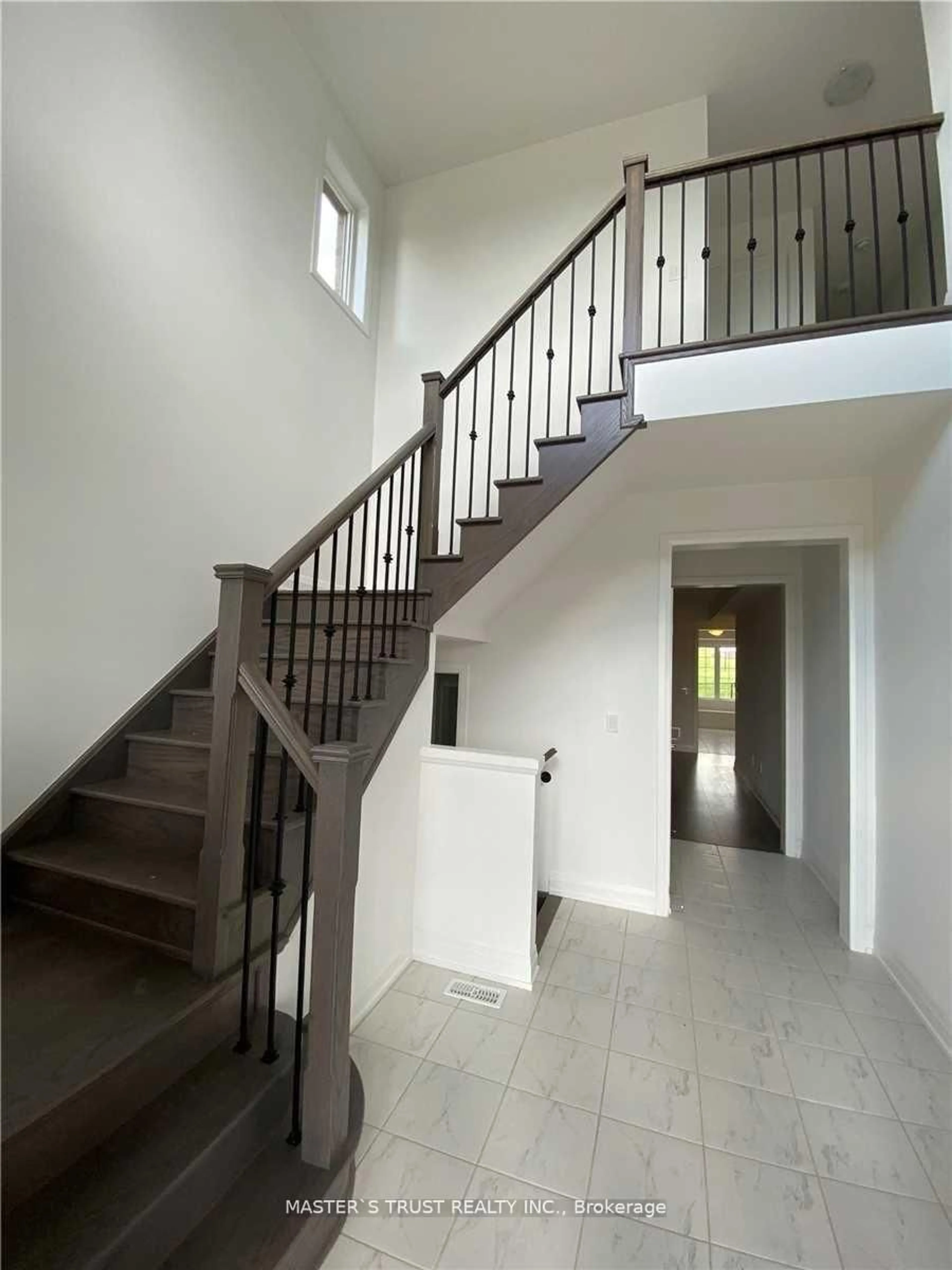 Unknown for 102 Frank Kelly Dr, East Gwillimbury Ontario L9N 0V3