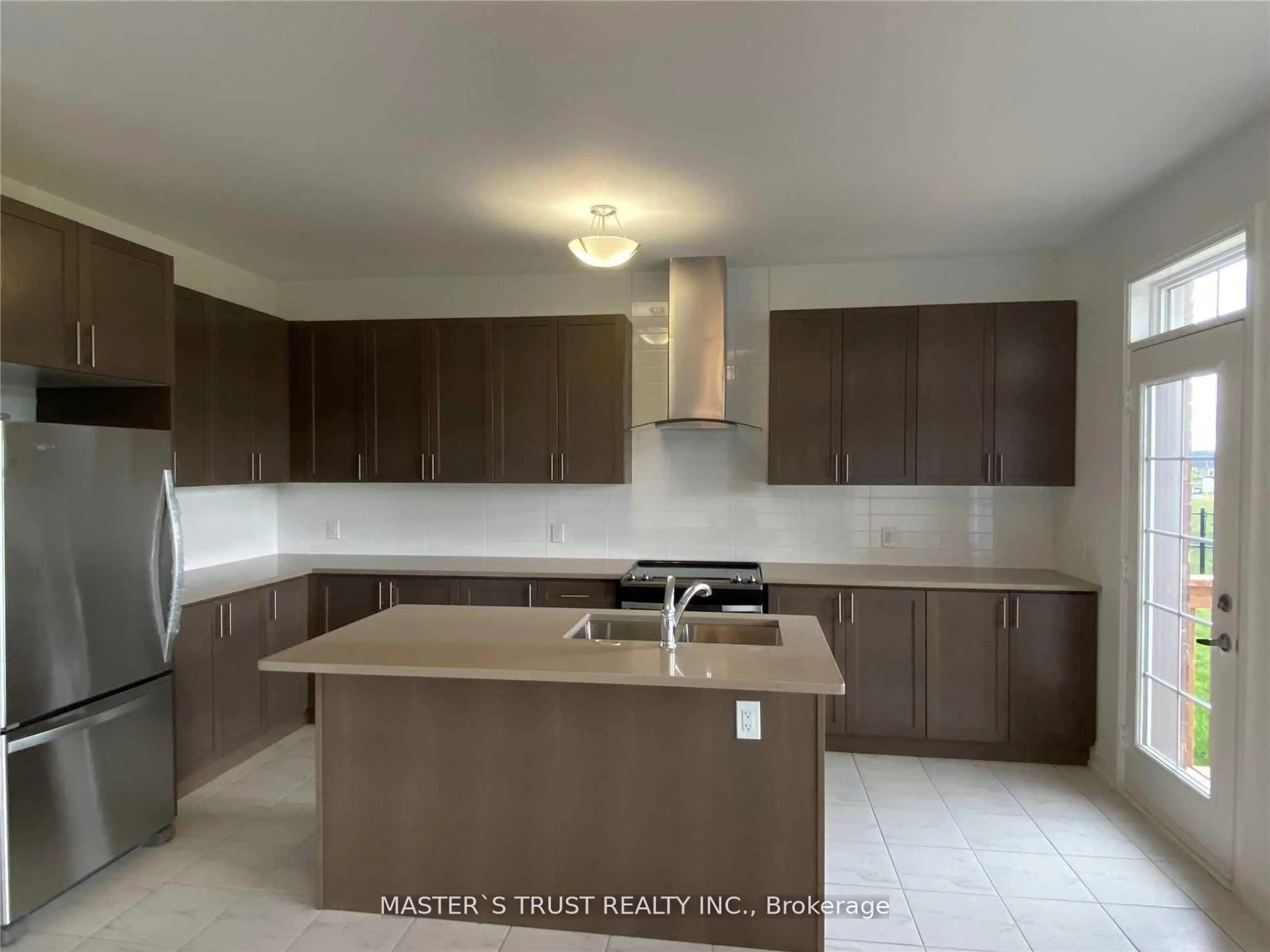 Unknown for 102 Frank Kelly Dr, East Gwillimbury Ontario L9N 0V3