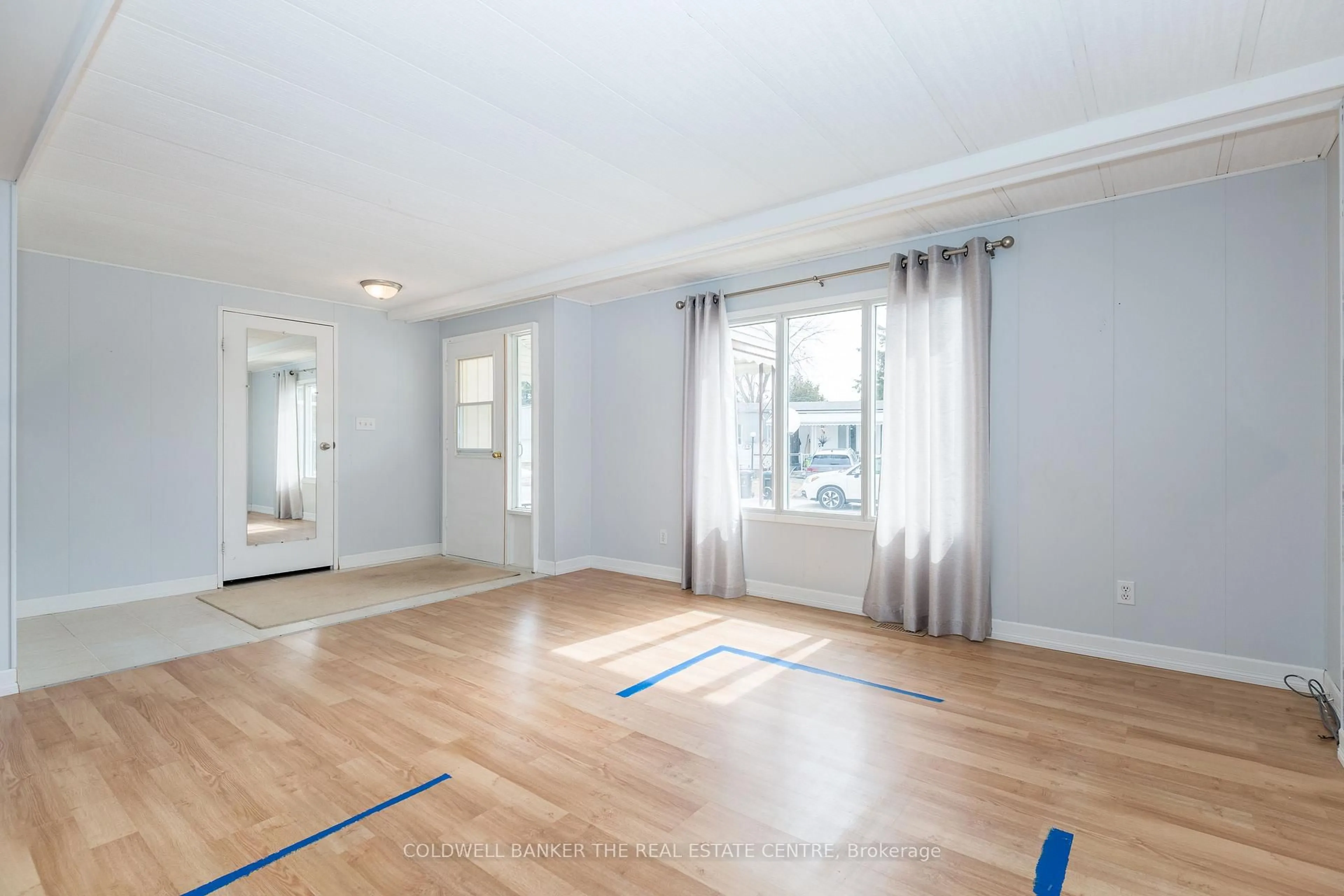 A pic of a room for 60 Linden Lane, Innisfil Ontario L9S 1P2