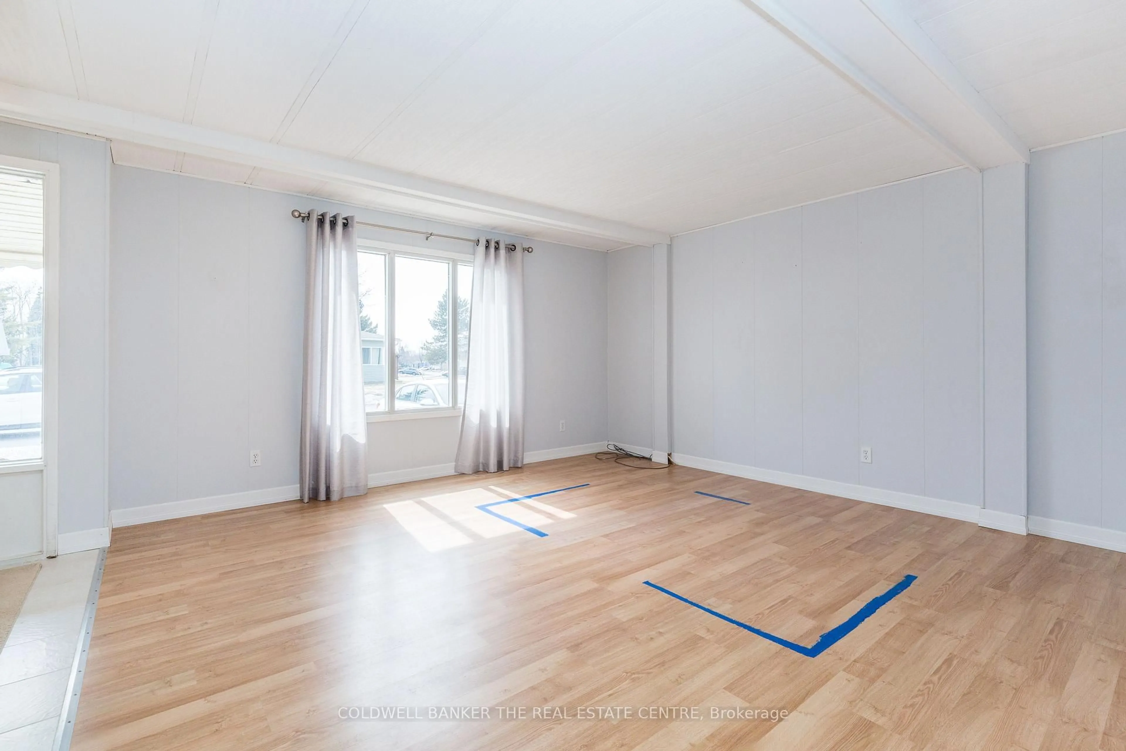 A pic of a room for 60 Linden Lane, Innisfil Ontario L9S 1P2