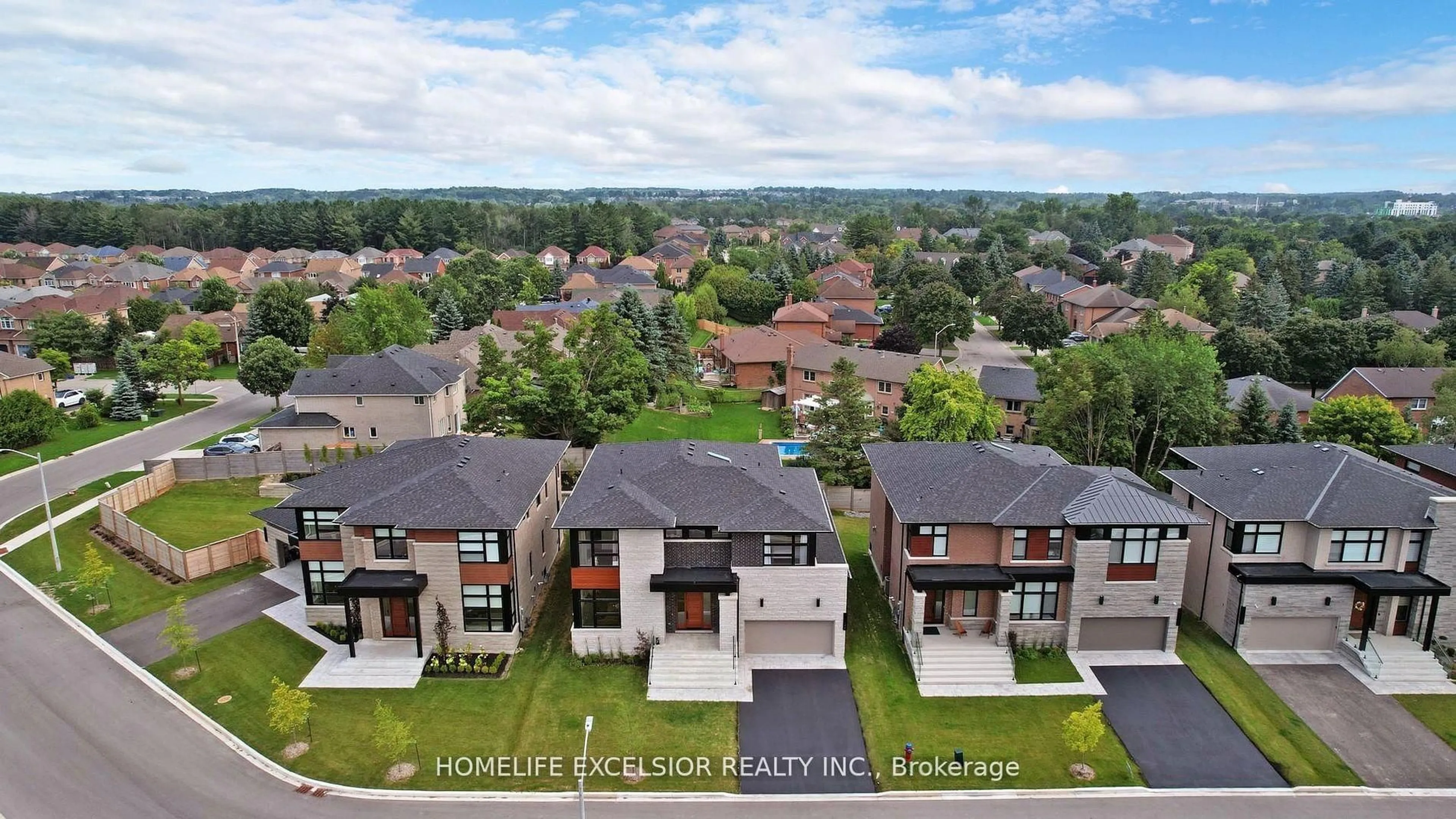 A pic from outside/outdoor area/front of a property/back of a property/a pic from drone, street for 24 Limerick St, Richmond Hill Ontario L4E 3W9