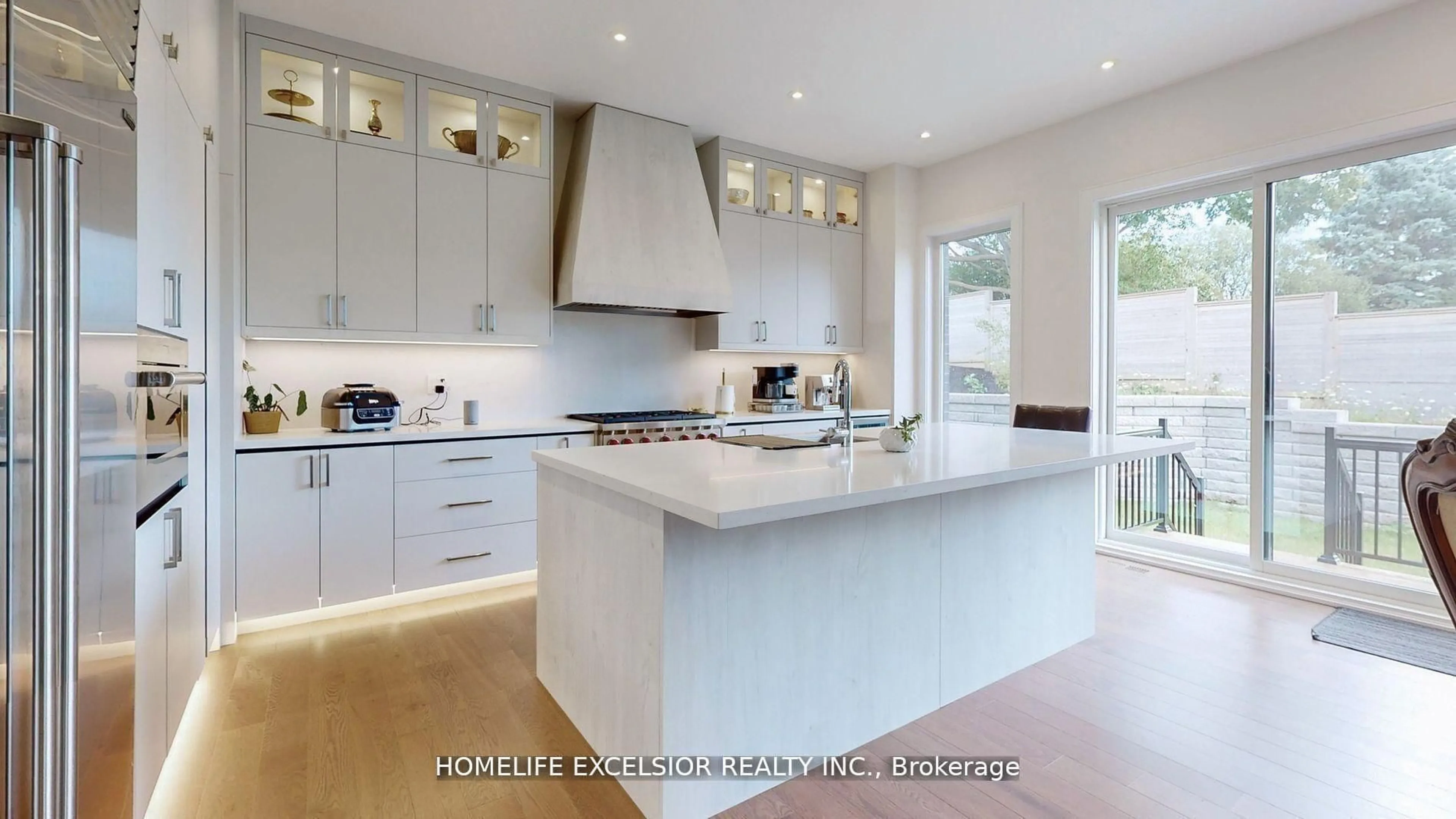 Contemporary kitchen, unknown for 24 Limerick St, Richmond Hill Ontario L4E 3W9