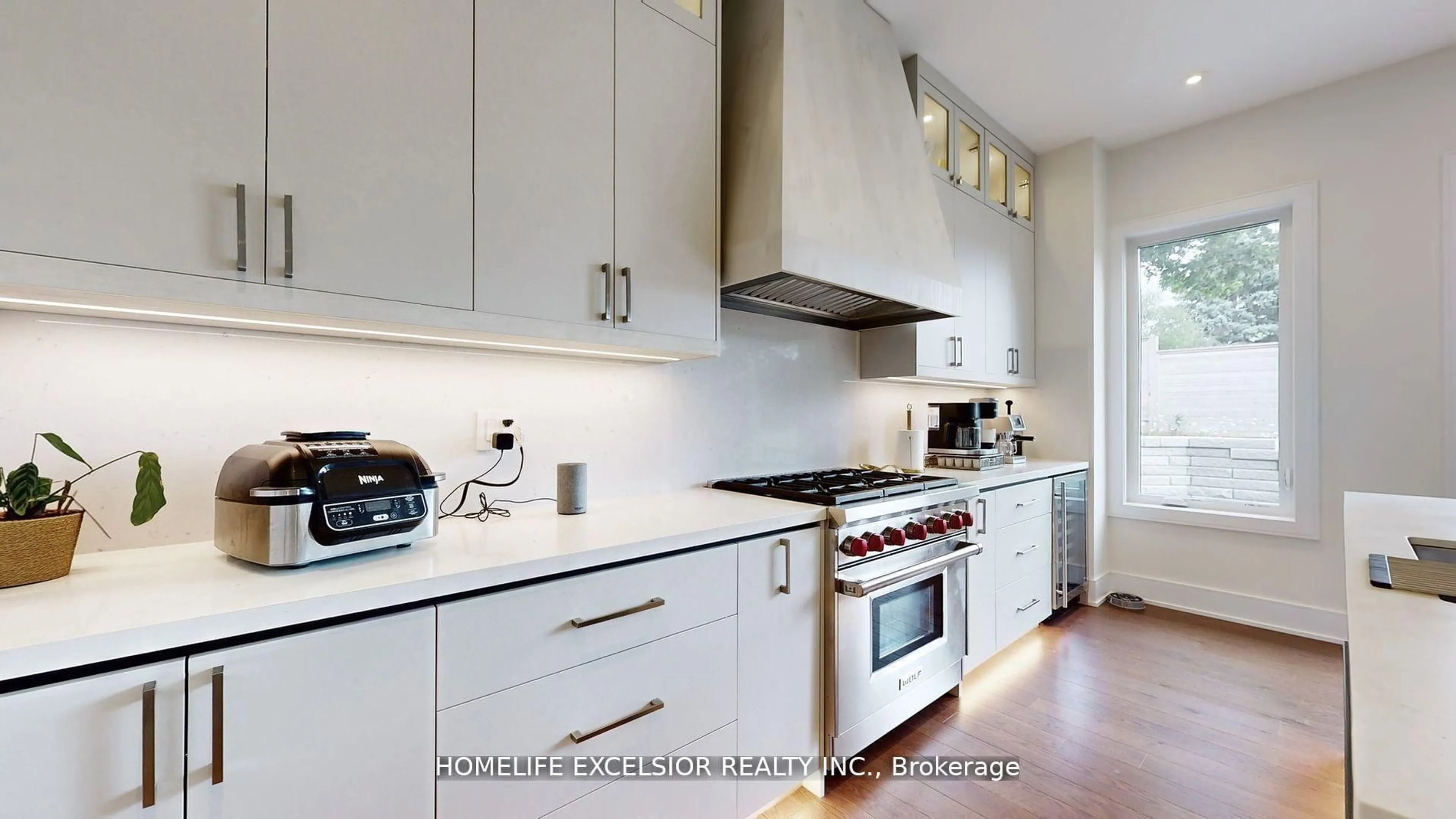Contemporary kitchen, unknown for 24 Limerick St, Richmond Hill Ontario L4E 3W9