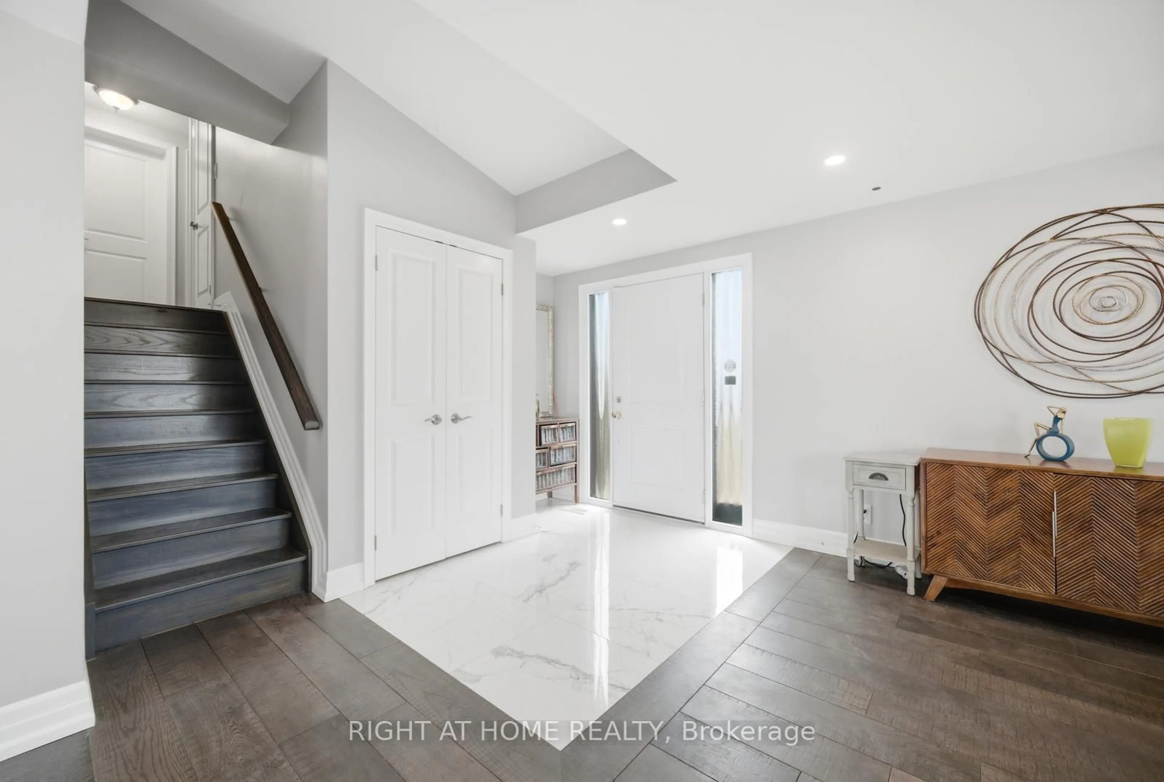 Indoor entryway for 5885 7th Line, New Tecumseth Ontario L0G 1A0