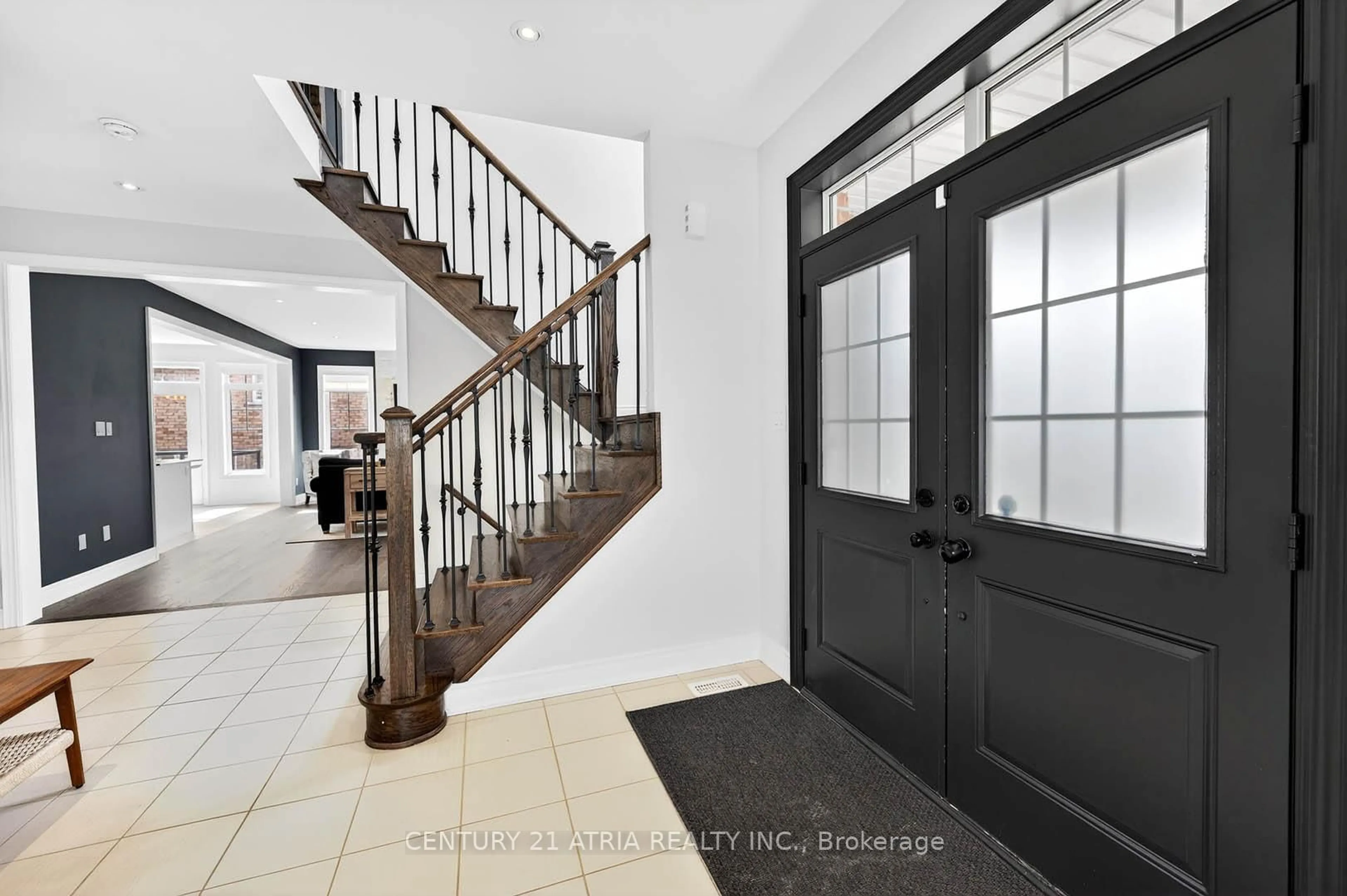 Indoor entryway for 29 Rothwell St, Aurora Ontario L4G 0V6