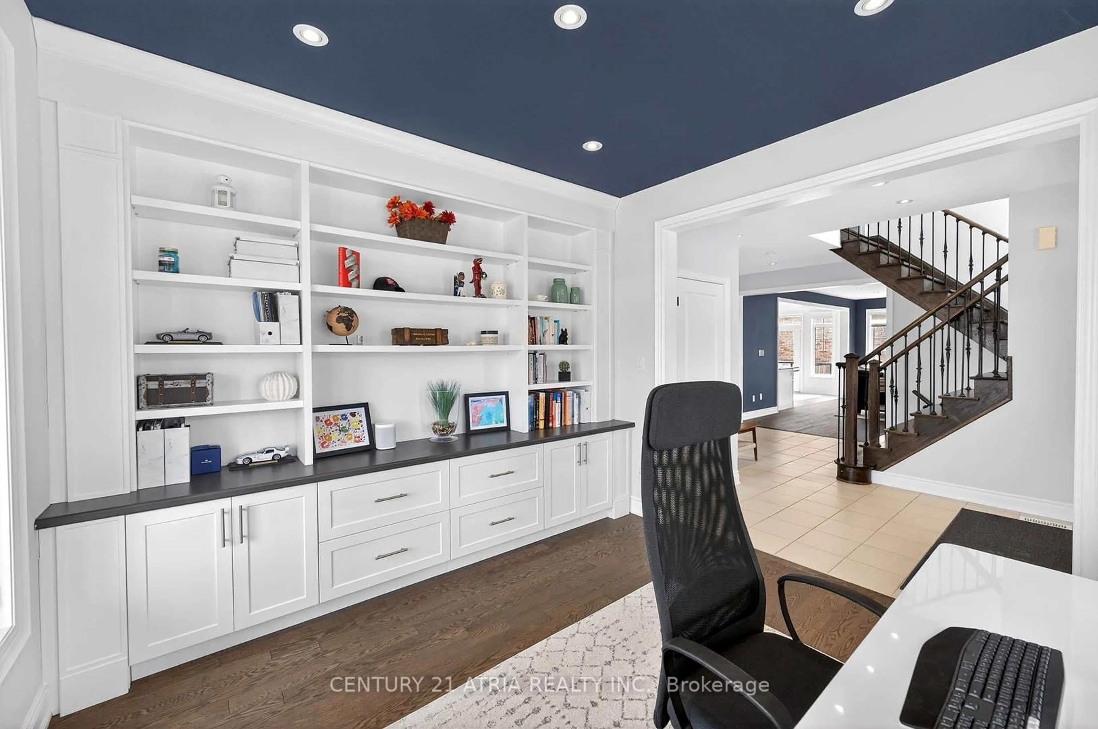 Open concept kitchen, unknown for 29 Rothwell St, Aurora Ontario L4G 0V6