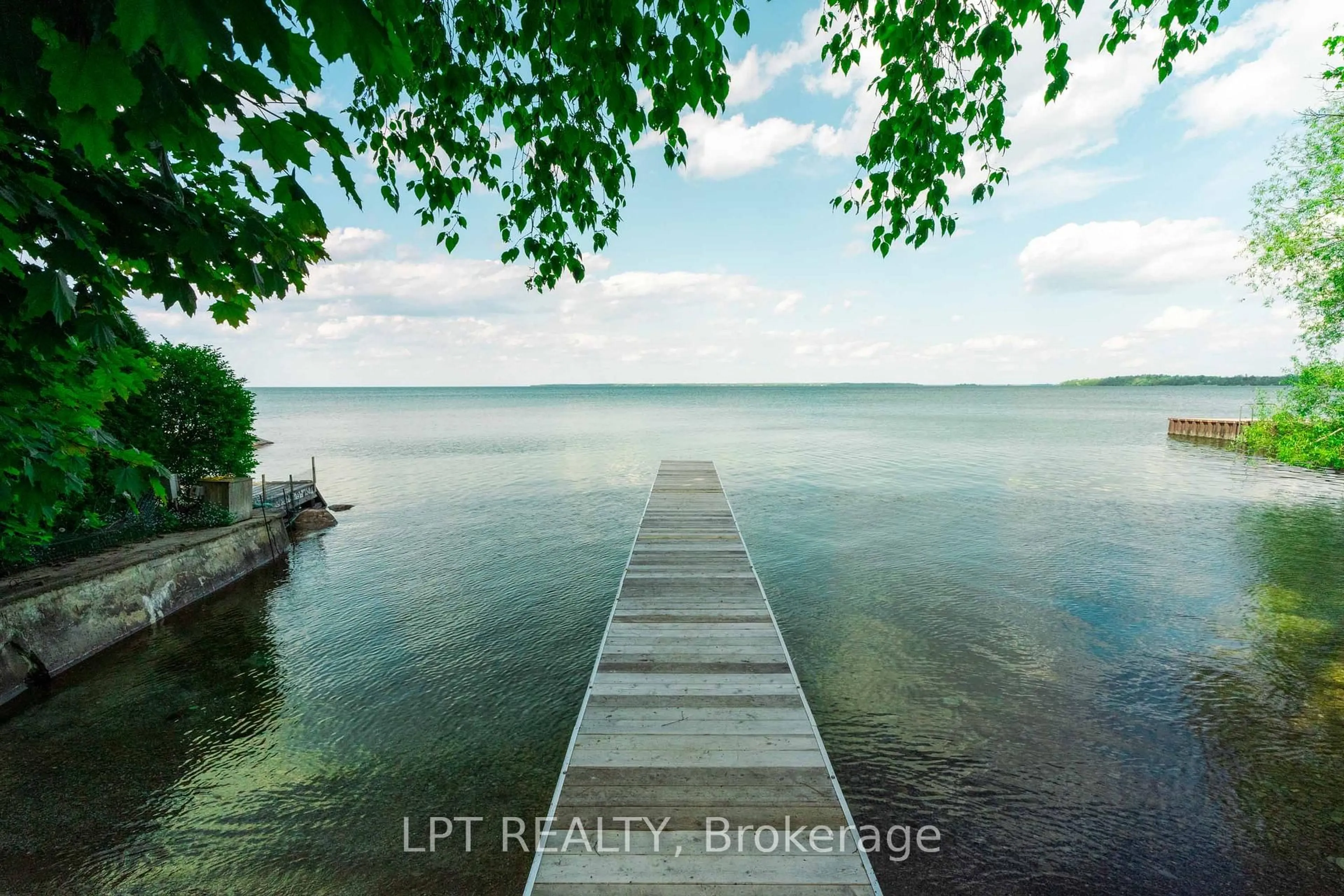 Blurry image for 25 Pinery Lane, Georgina Ontario L0E 1L0