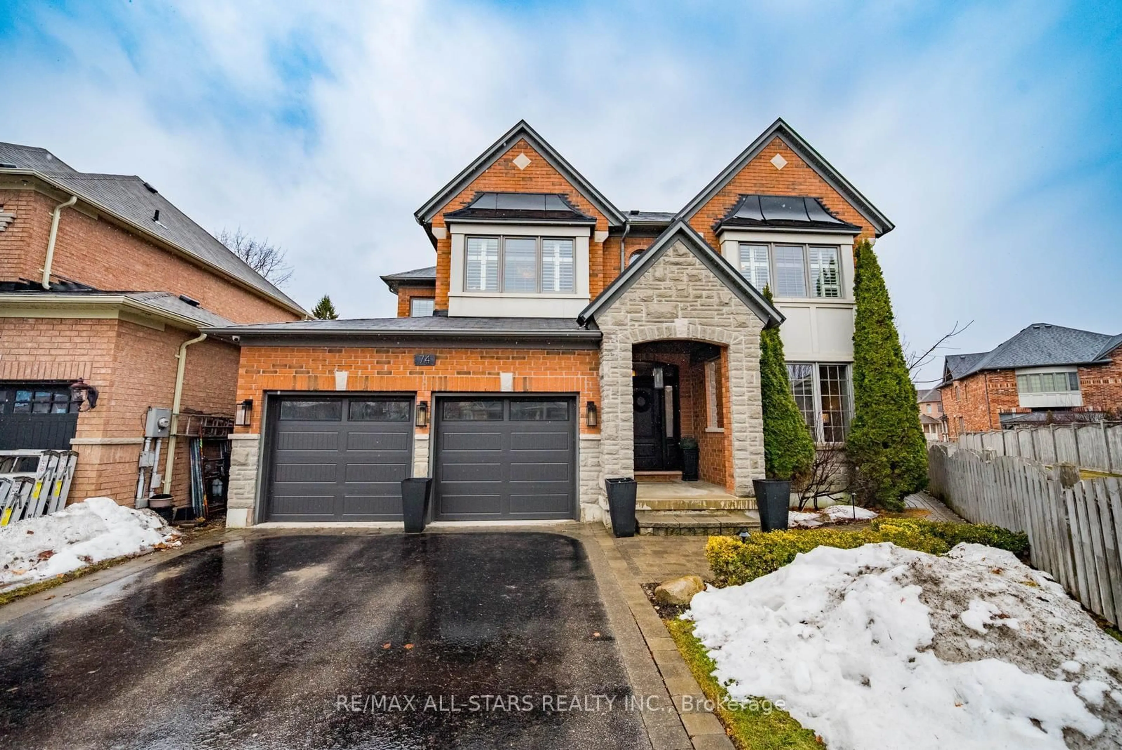 Home with brick exterior material, street for 74 Braith Cres, Whitchurch-Stouffville Ontario L4A 0B9
