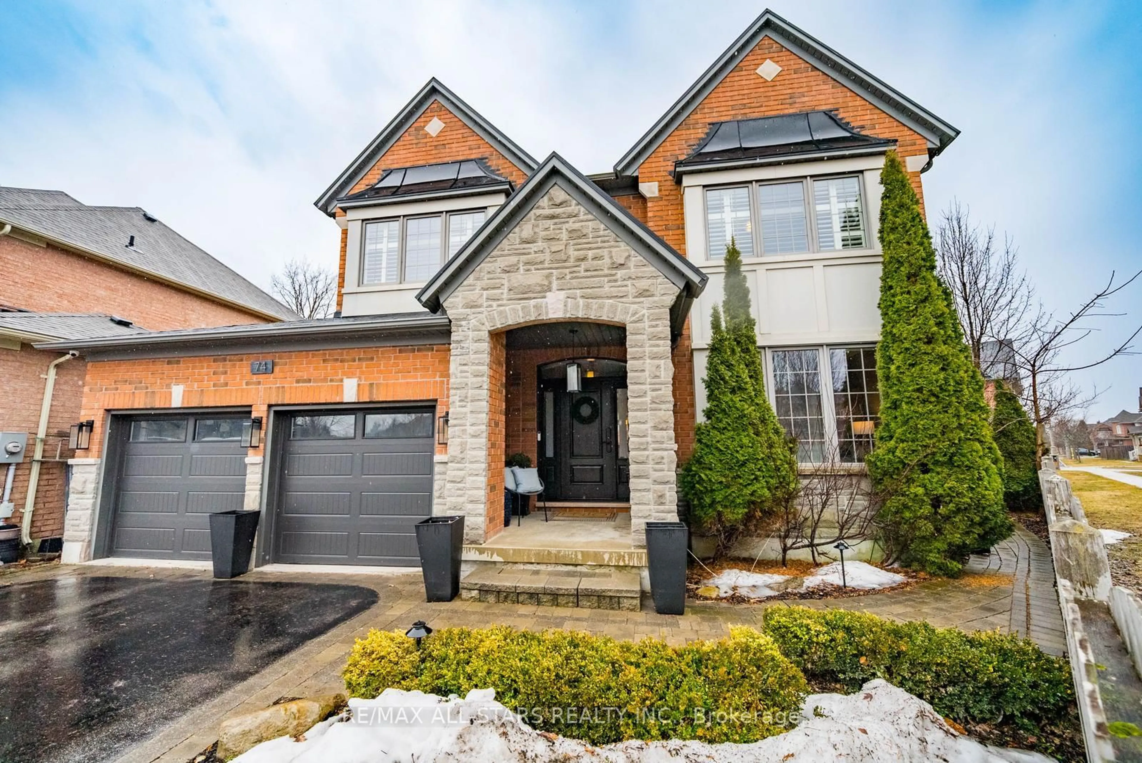 Home with brick exterior material, street for 74 Braith Cres, Whitchurch-Stouffville Ontario L4A 0B9