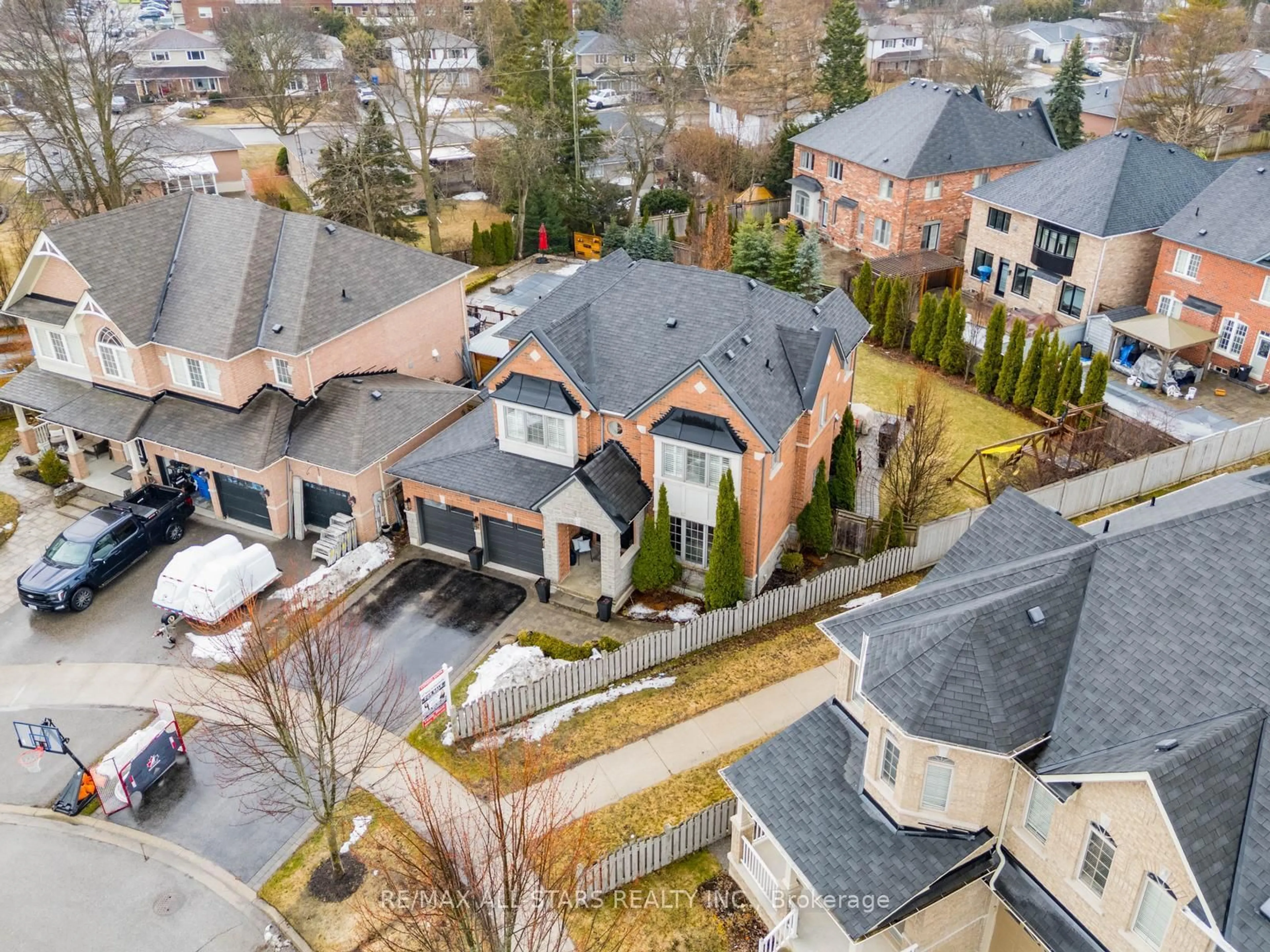 A pic from outside/outdoor area/front of a property/back of a property/a pic from drone, unknown for 74 Braith Cres, Whitchurch-Stouffville Ontario L4A 0B9