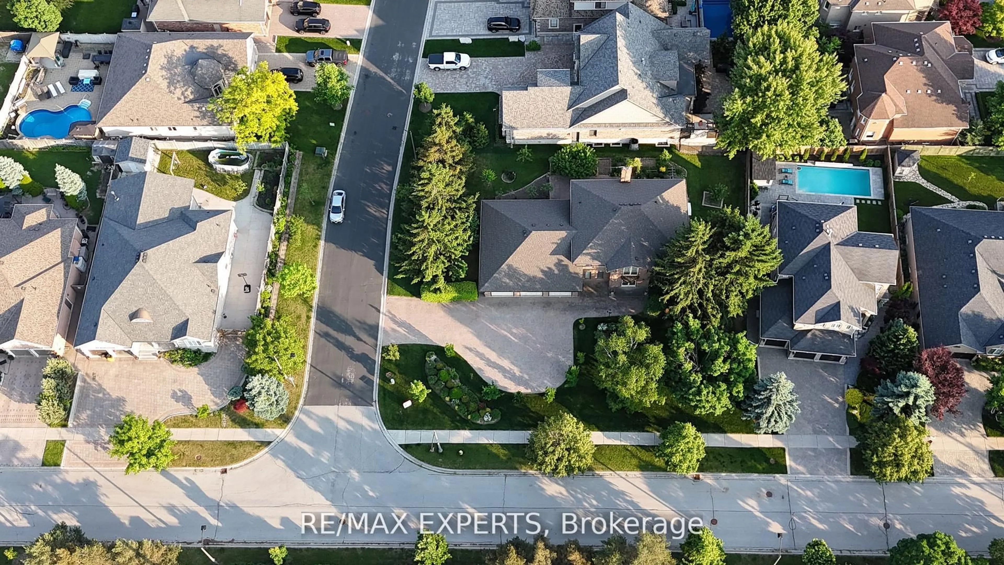 A pic from outside/outdoor area/front of a property/back of a property/a pic from drone, street for 80 Colucci Dr, Vaughan Ontario L4L 9A6