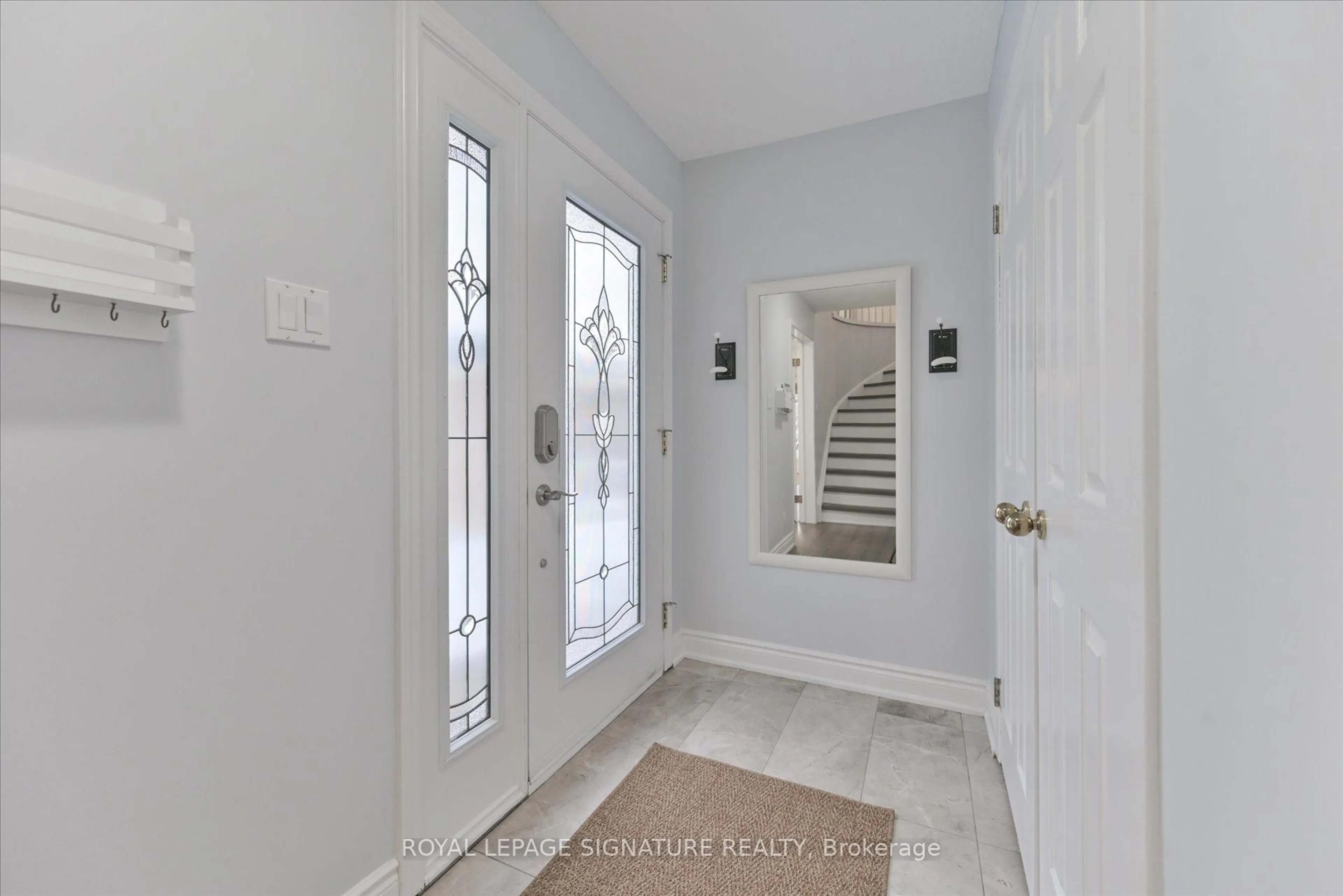 Indoor entryway for 50 Eleanor Circ, Richmond Hill Ontario L4C 6K7