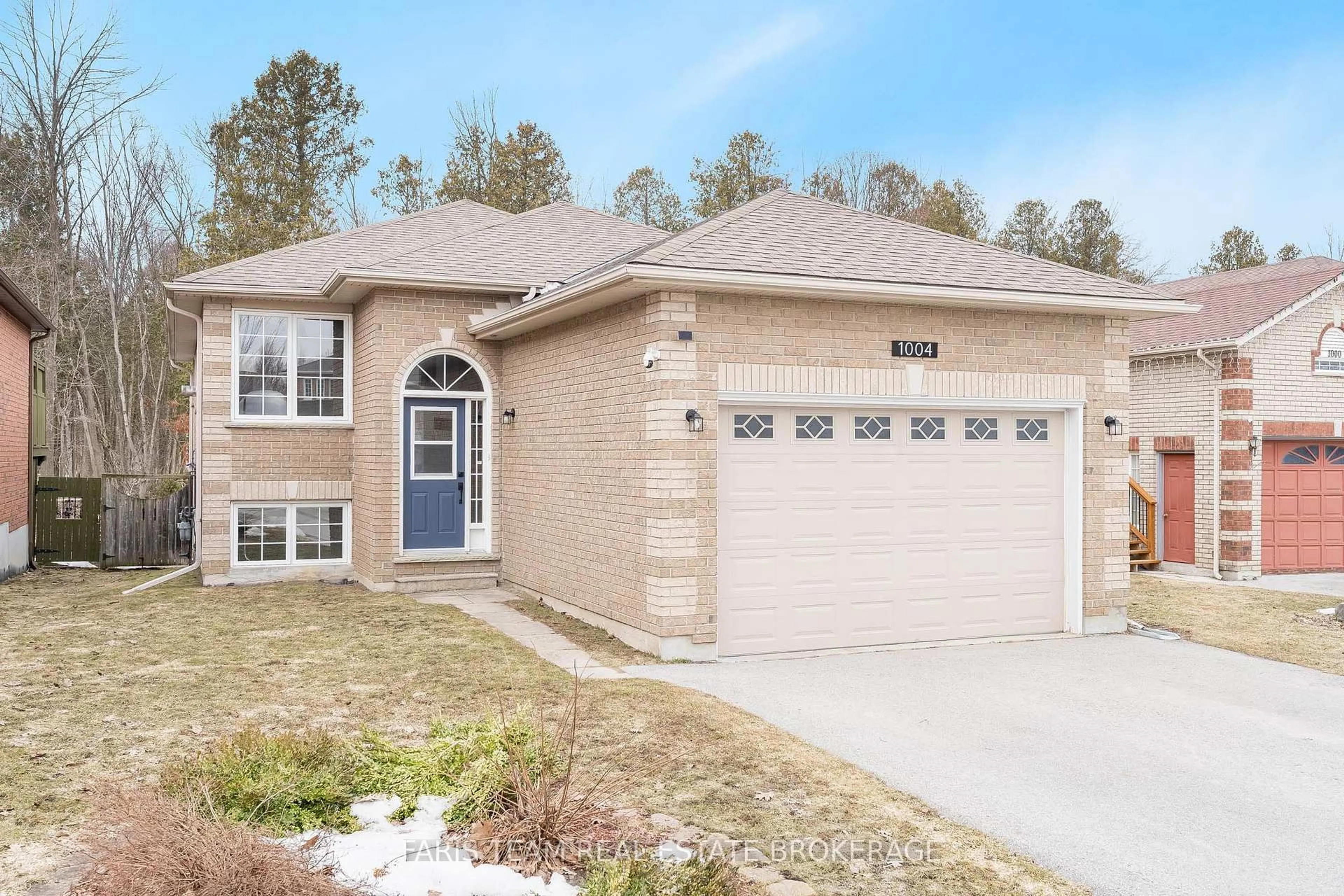 Home with brick exterior material, street for 1004 Leslie Dr, Innisfil Ontario L9S 2B2