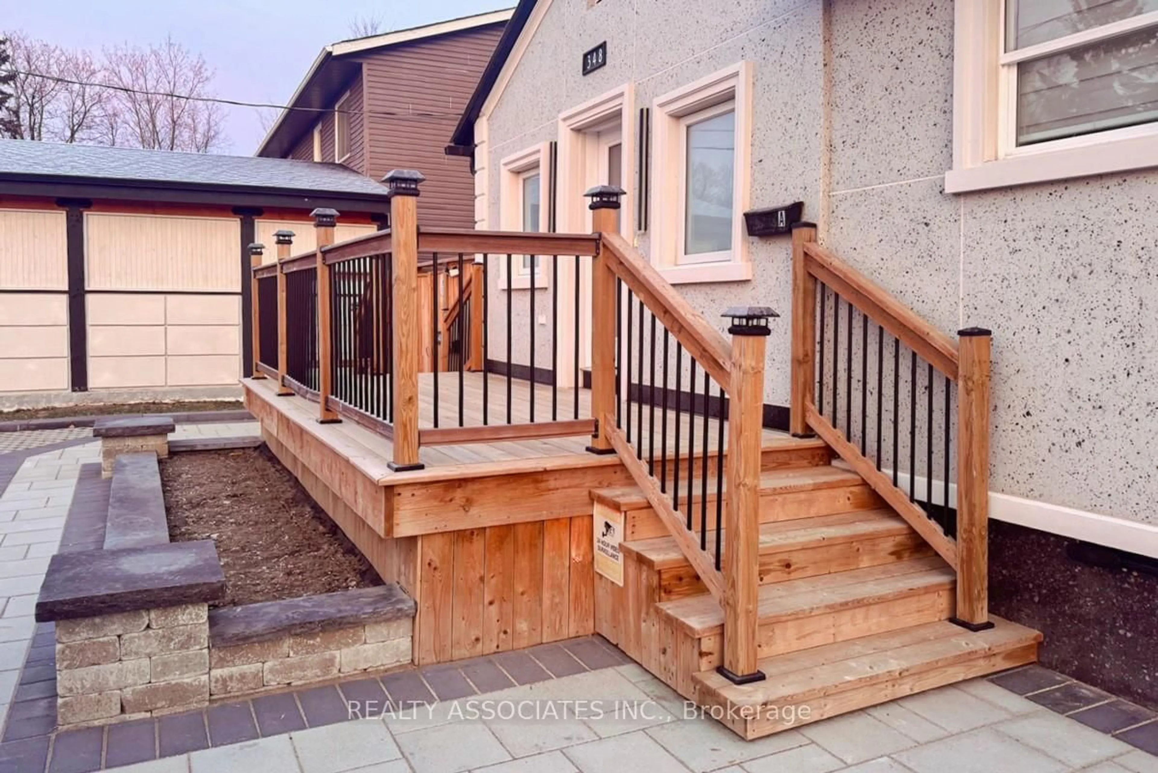 Patio, street for 348 Miami Dr, Georgina Ontario L4P 2Z7