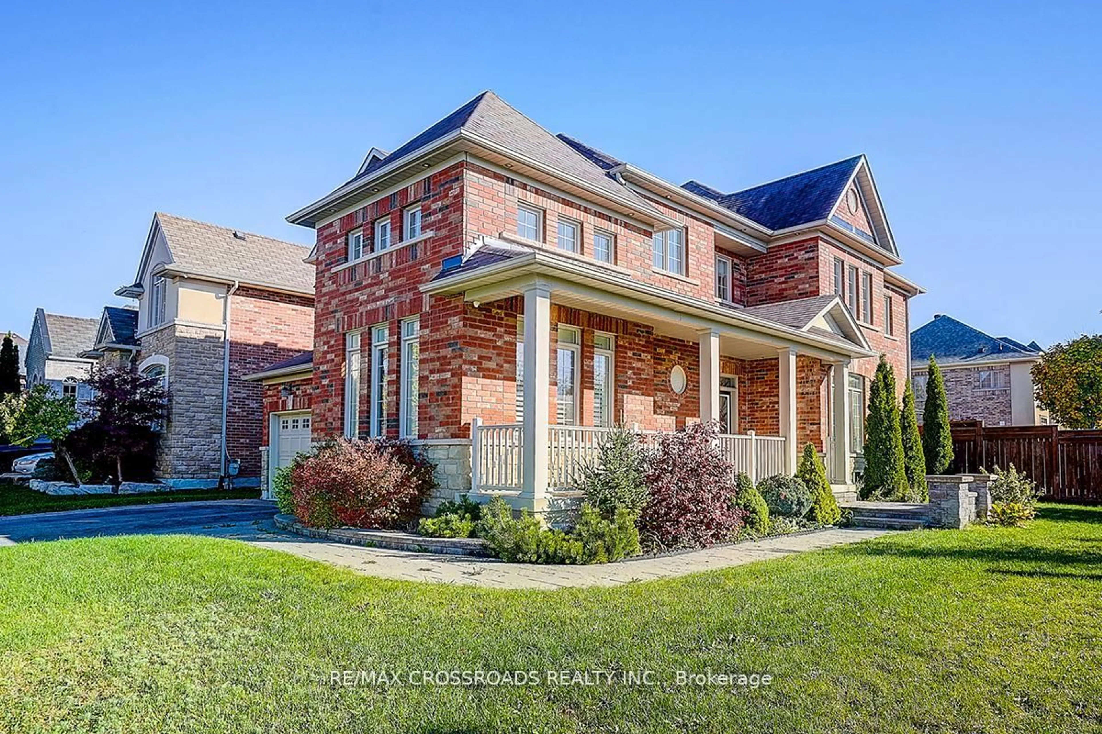 Home with brick exterior material, street for 619 Fernbank Rd, Newmarket Ontario L3X 3E4