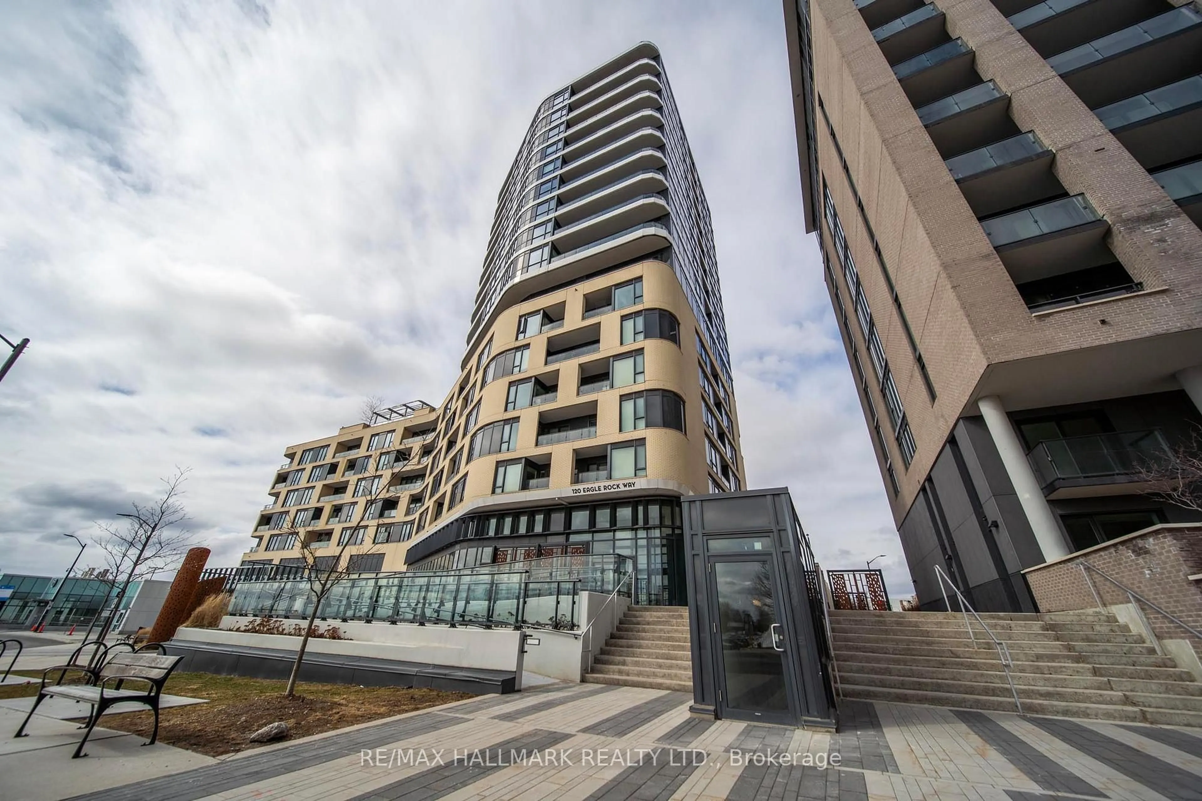 A pic from outside/outdoor area/front of a property/back of a property/a pic from drone, building for 120 Eagle Rock Way #1506, Vaughan Ontario L6A 5C2