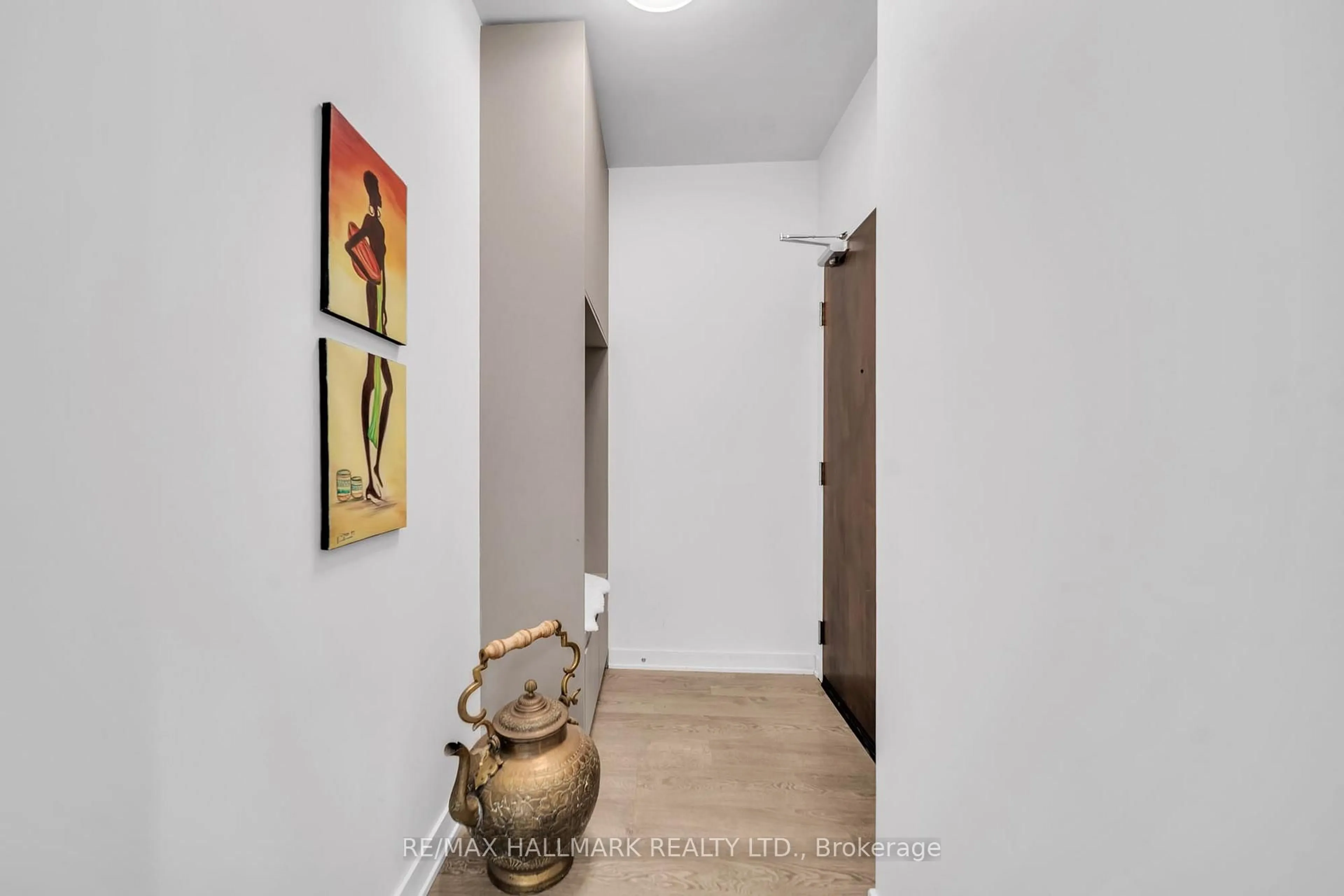 Indoor entryway for 120 Eagle Rock Way #1506, Vaughan Ontario L6A 5C2