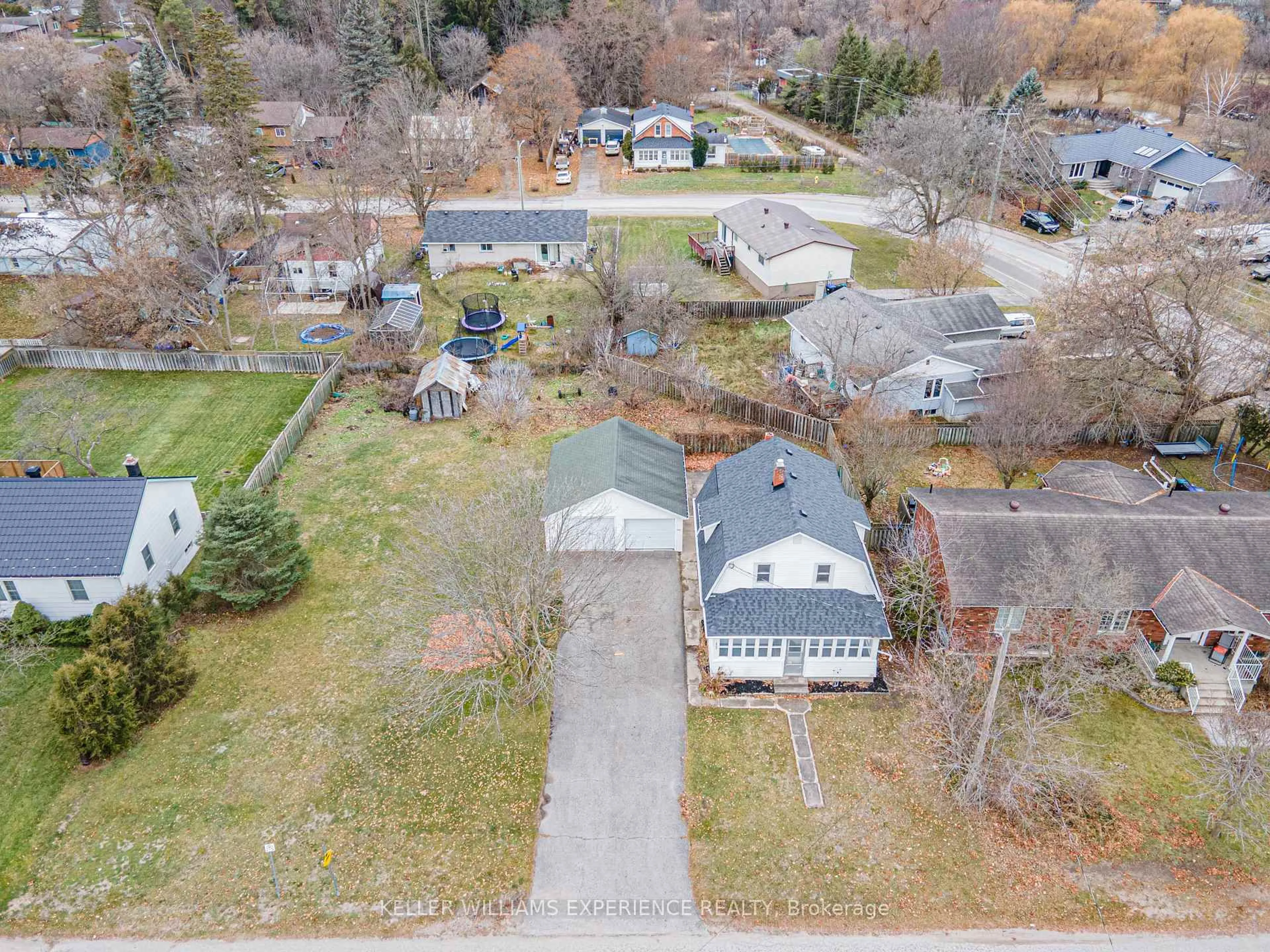 A pic from outside/outdoor area/front of a property/back of a property/a pic from drone, street for 125 Raglan St, Essa Ontario L0M 1B0