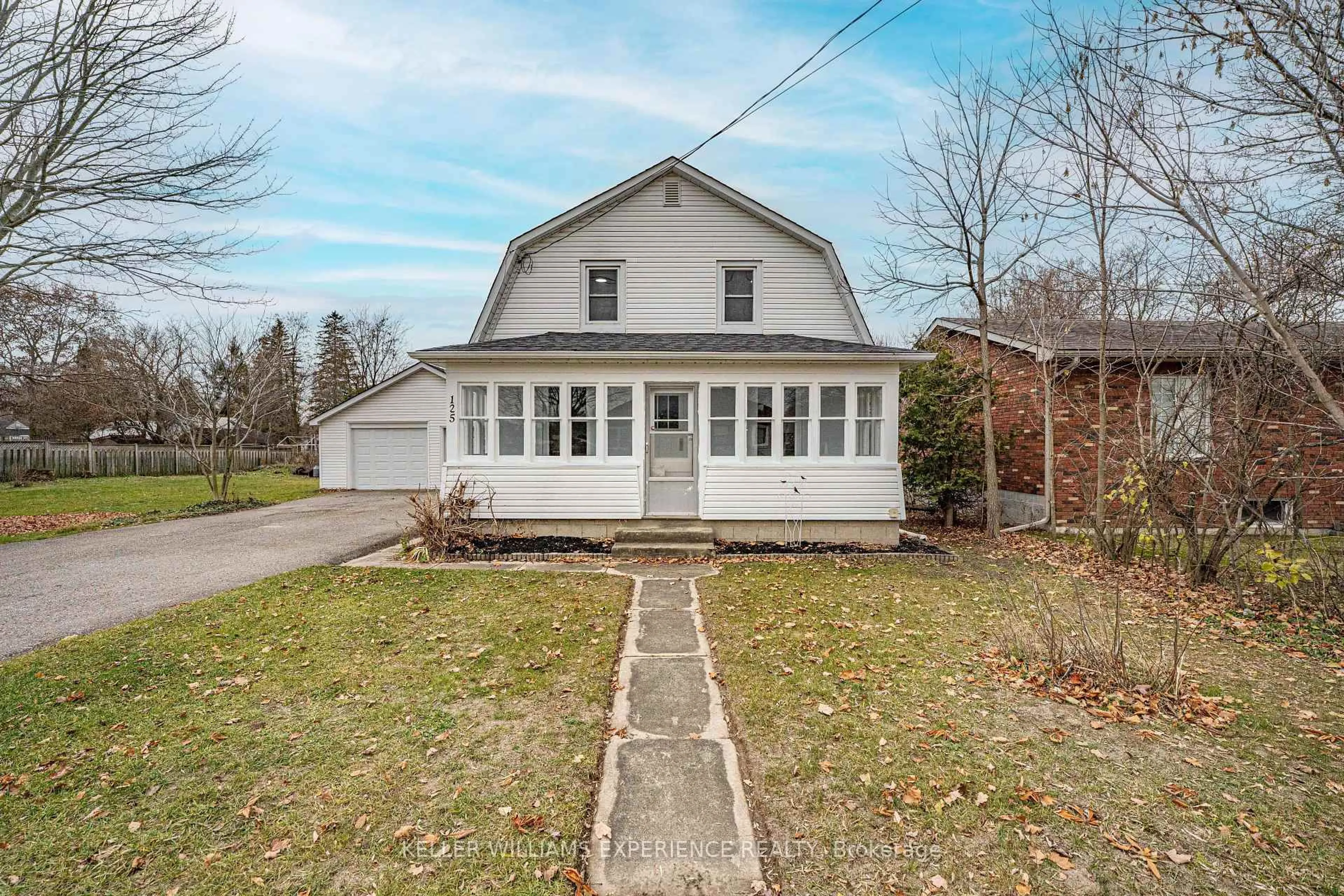 A pic from outside/outdoor area/front of a property/back of a property/a pic from drone, street for 125 Raglan St, Essa Ontario L0M 1B0