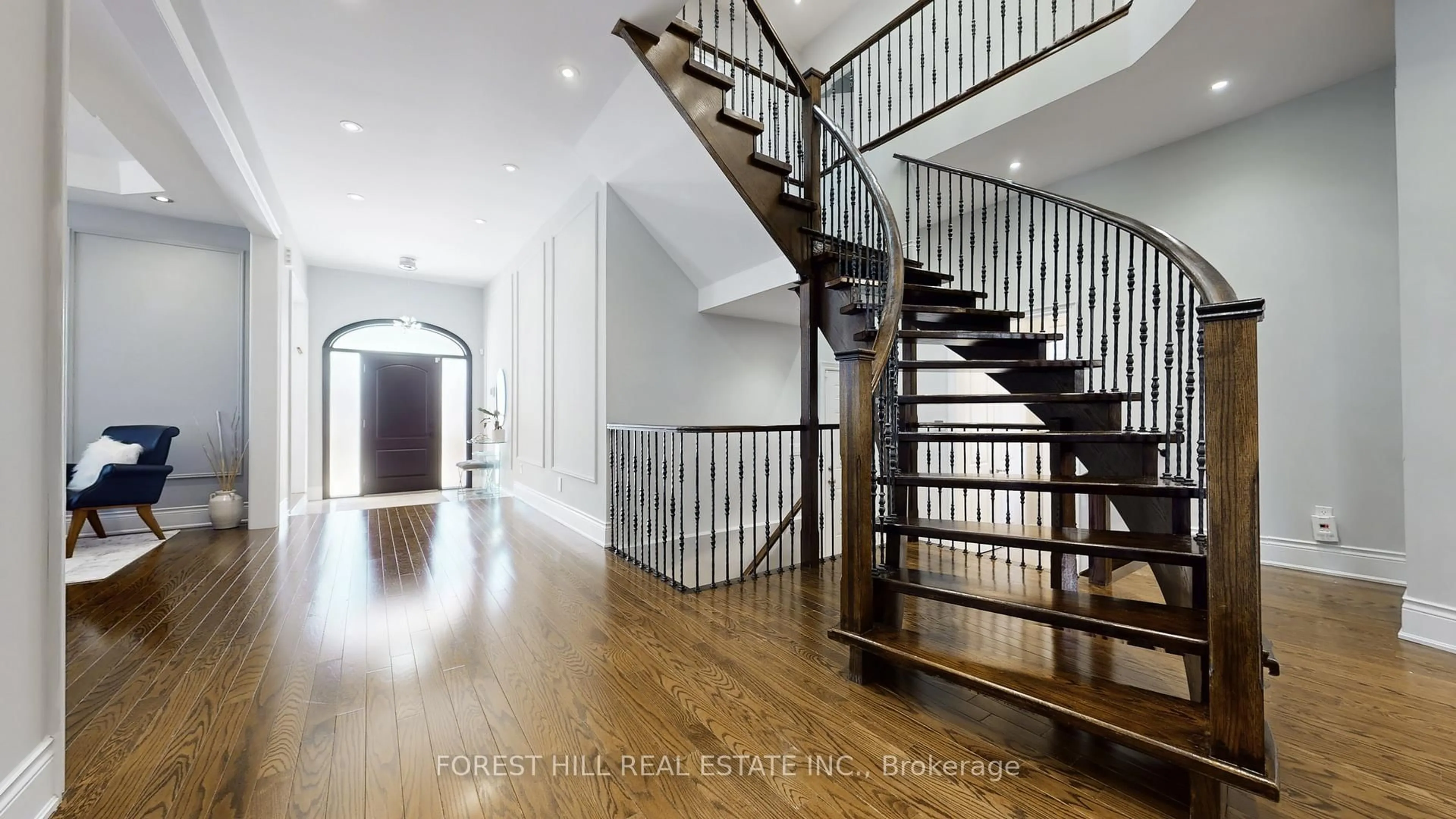 Indoor foyer for 144 Battaglini Ave, Richmond Hill Ontario L4C 0L1