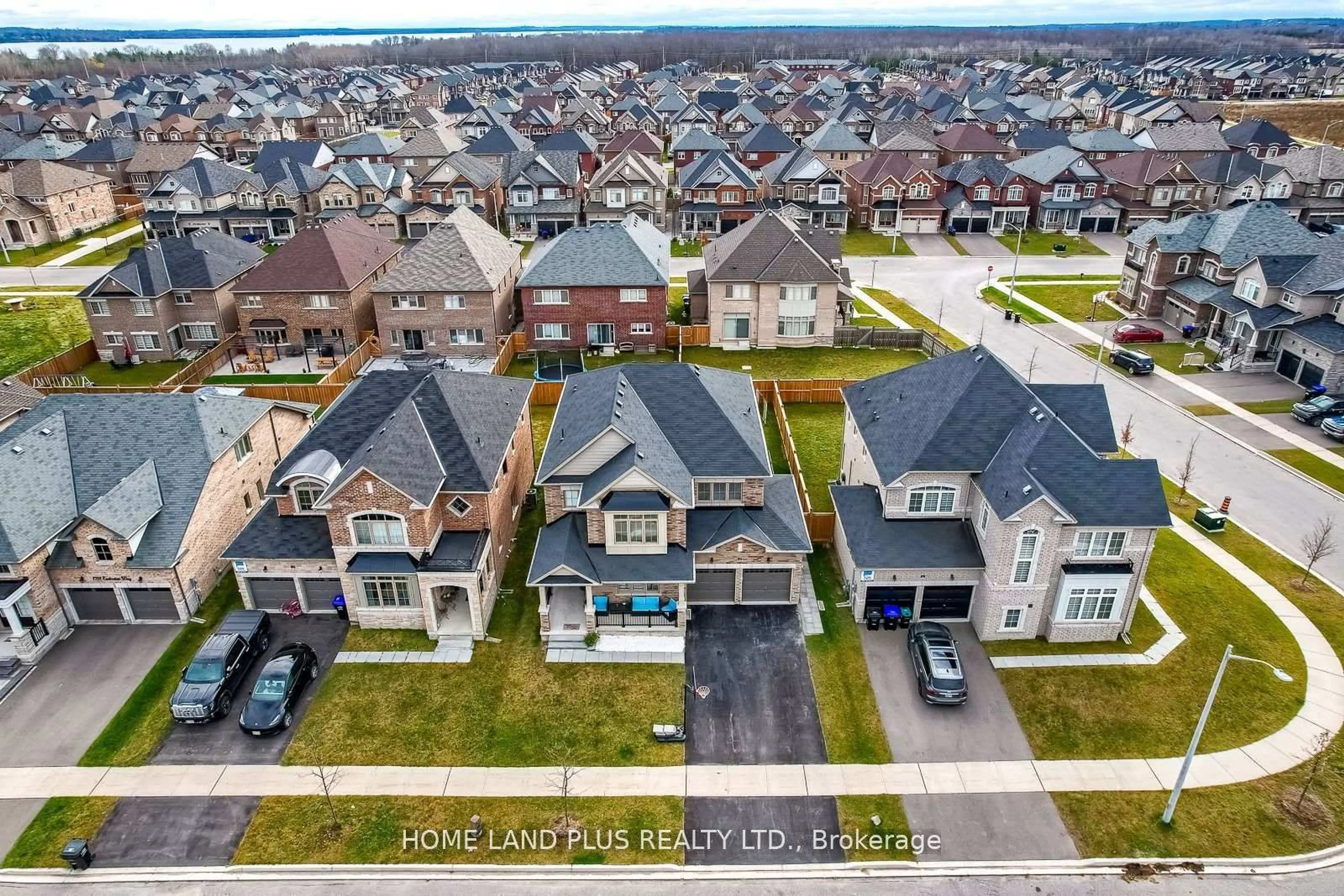 A pic from outside/outdoor area/front of a property/back of a property/a pic from drone, street for 1798 Emberton Way, Innisfil Ontario L9S 0L6
