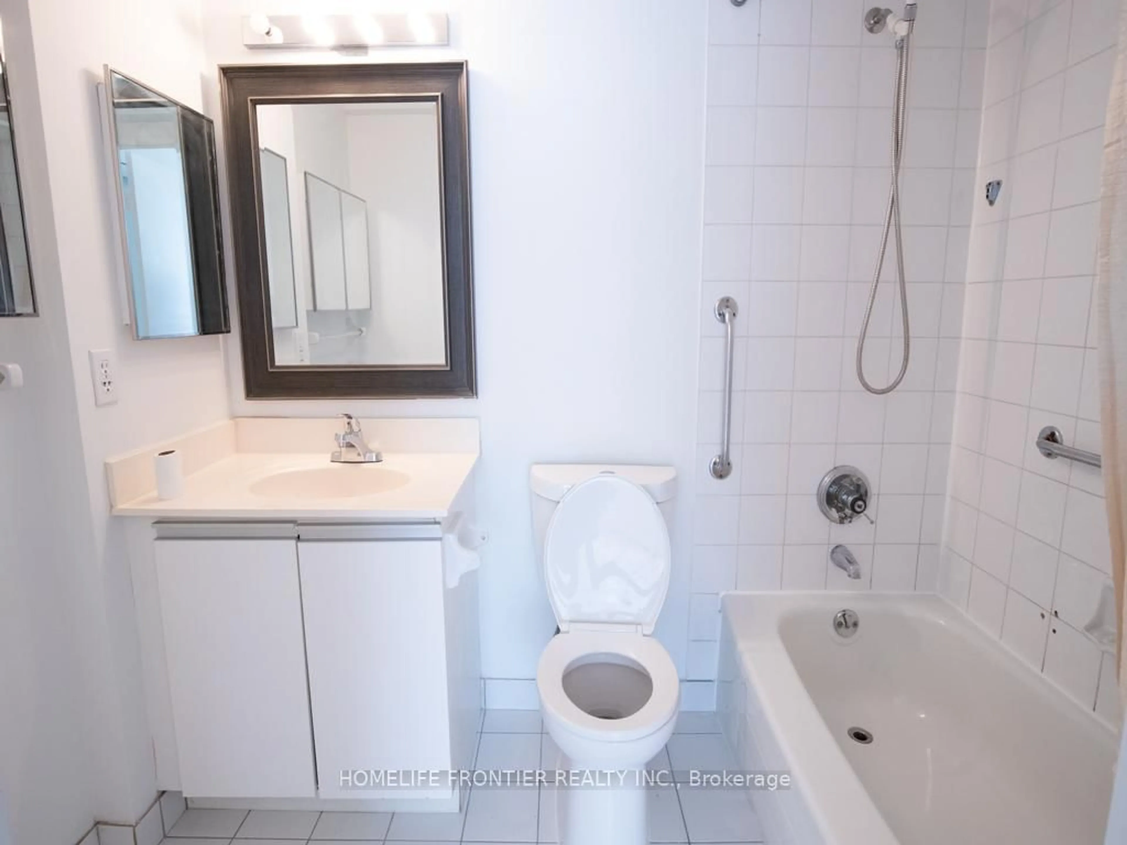 Standard bathroom, unknown for 81 Townsgate Dr #210, Vaughan Ontario L4J 8E6