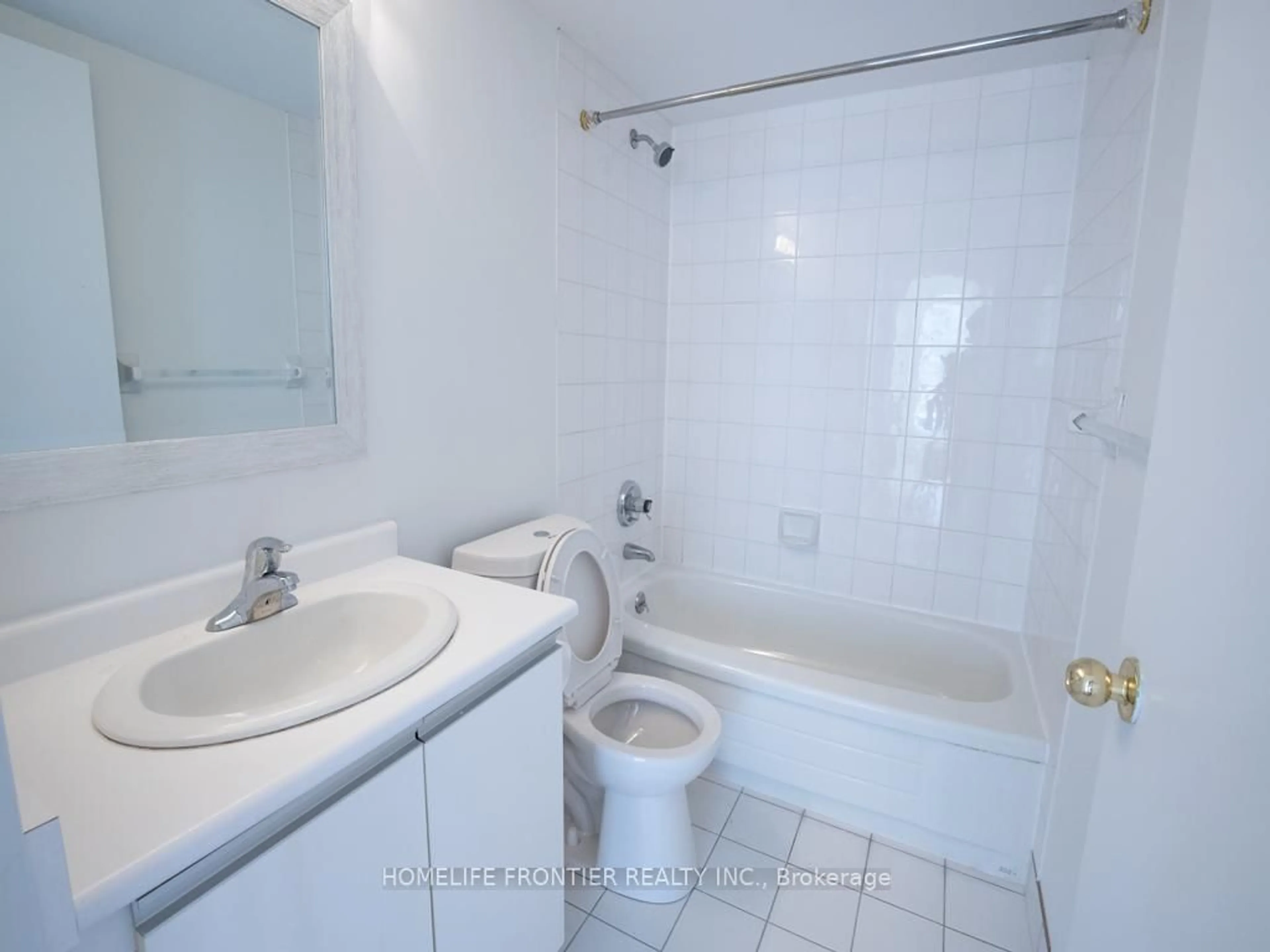 Standard bathroom, unknown for 81 Townsgate Dr #210, Vaughan Ontario L4J 8E6