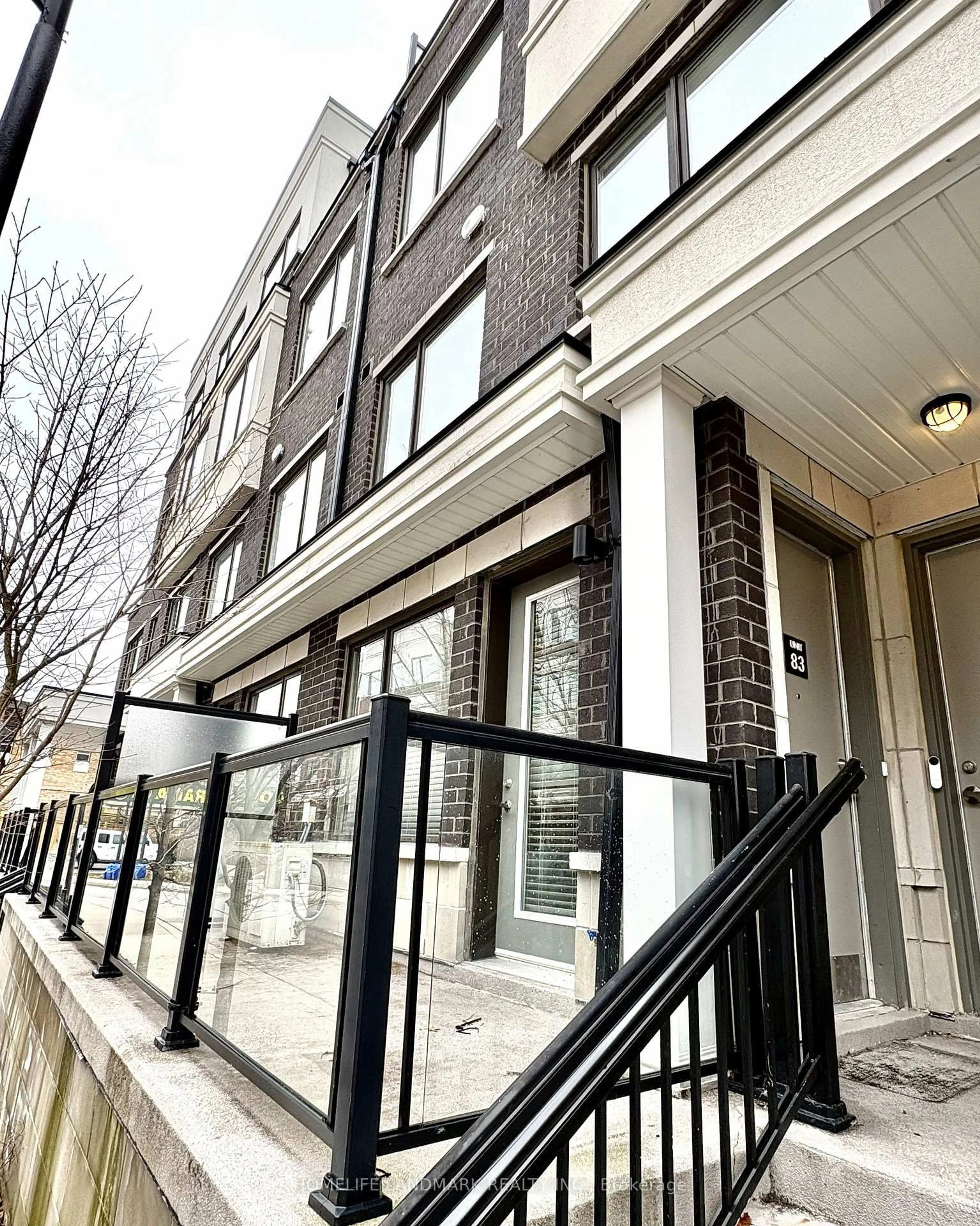 Unknown for 400 Alex Gardner Circ #83, Aurora Ontario L4G 3G5