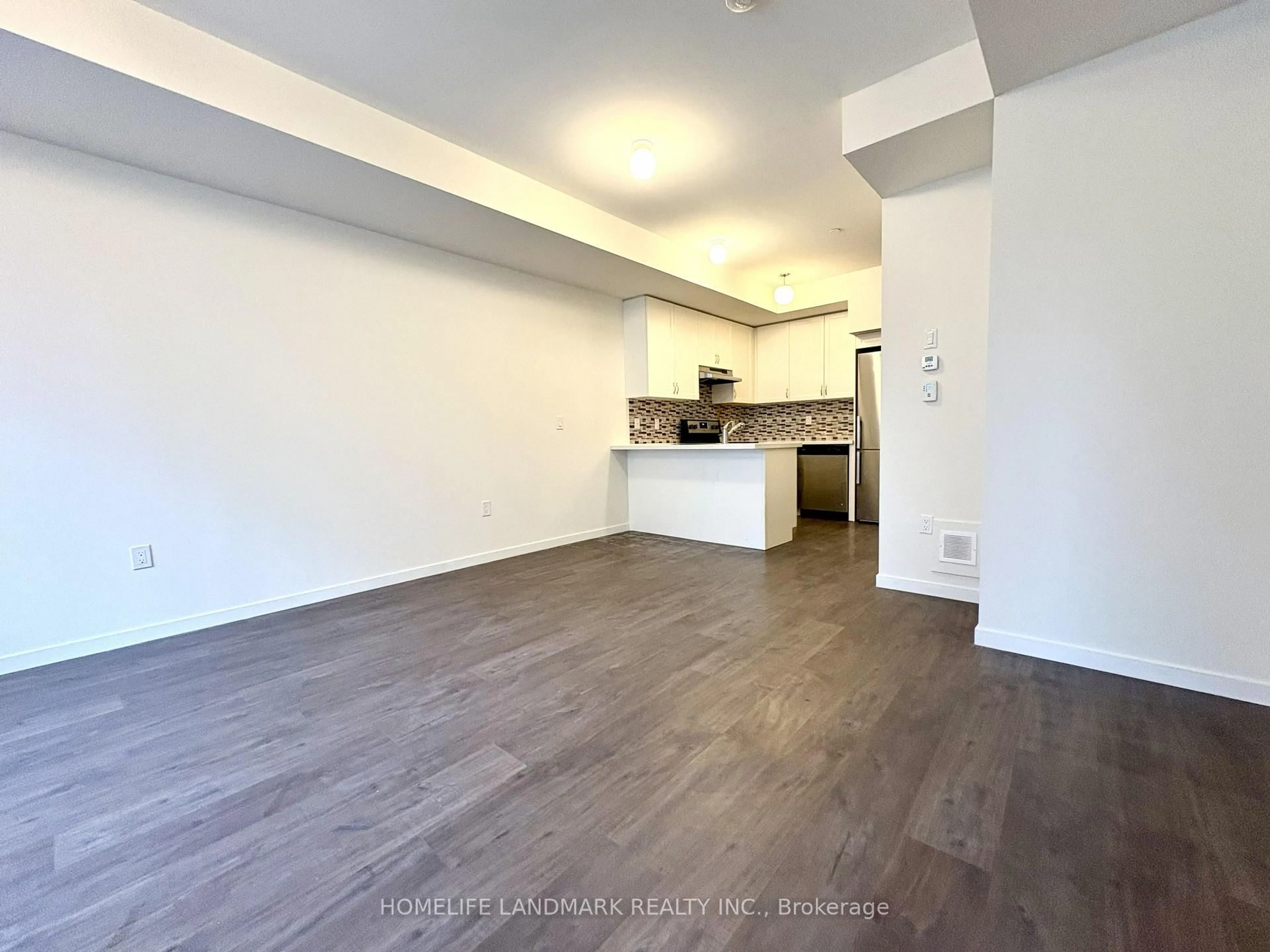 A pic of a room for 400 Alex Gardner Circ #83, Aurora Ontario L4G 3G5