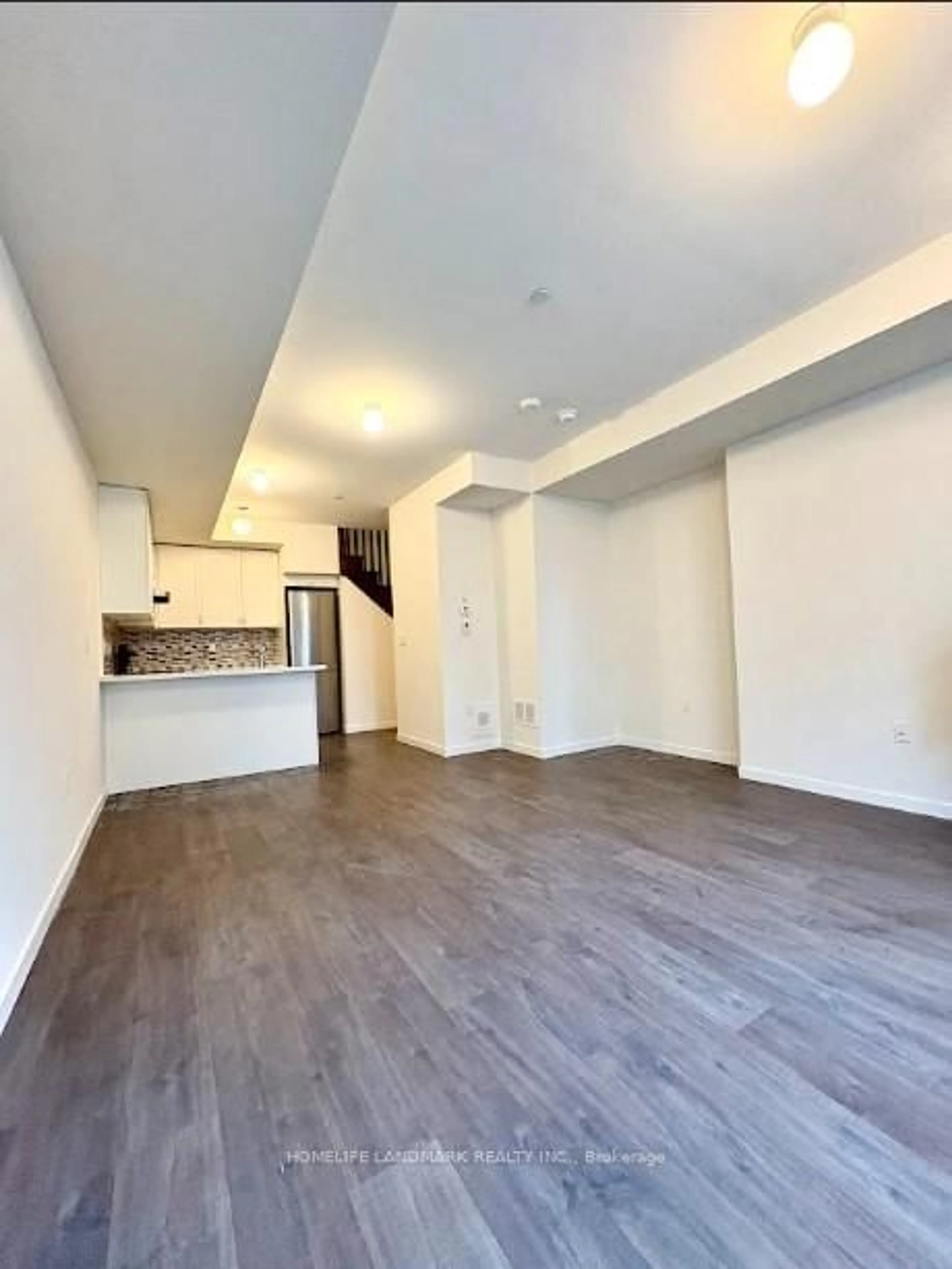 A pic of a room for 400 Alex Gardner Circ #83, Aurora Ontario L4G 3G5