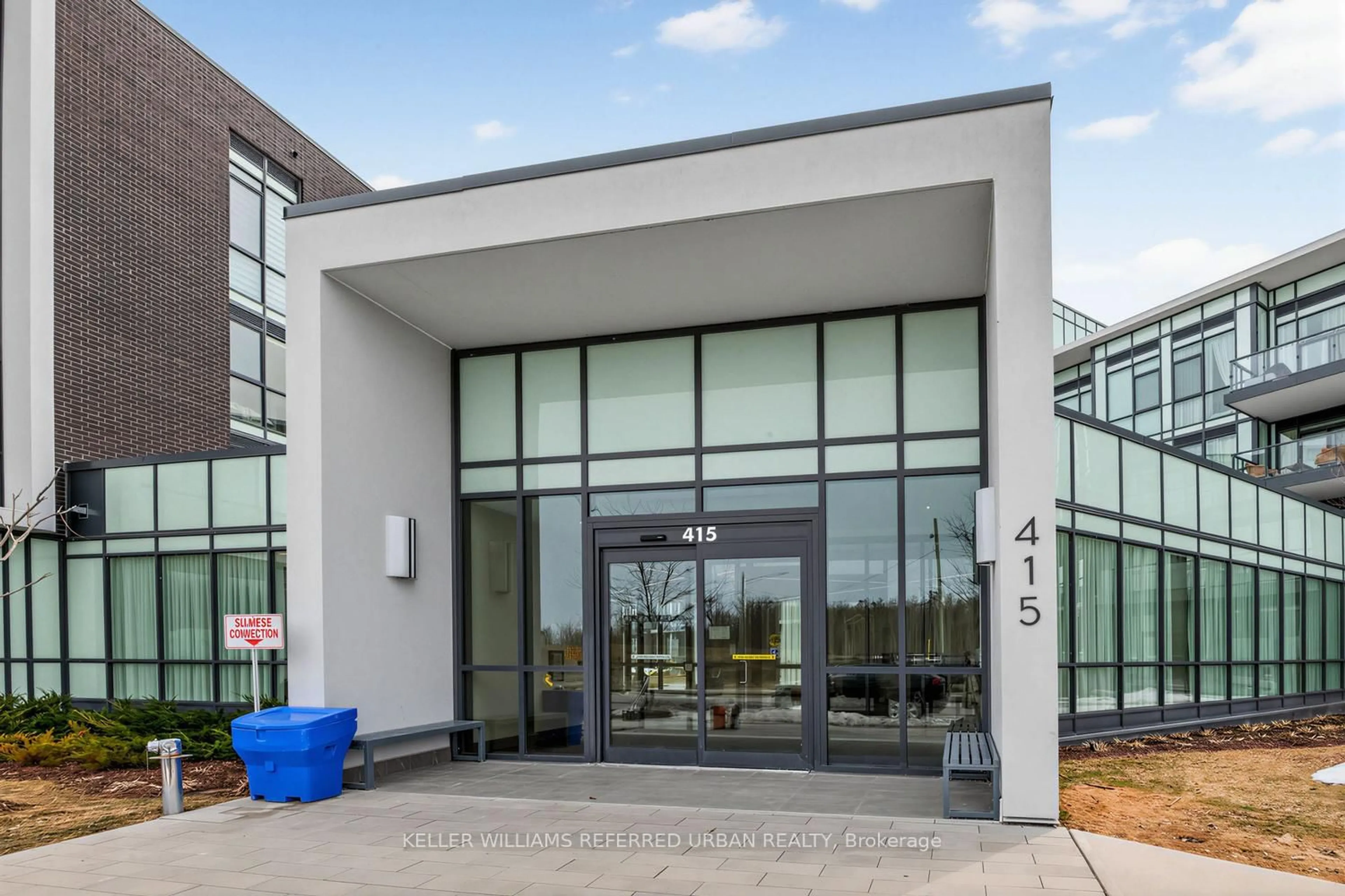 Indoor foyer for 415 Sea Ray Ave #304, Innisfil Ontario L9S 0R5