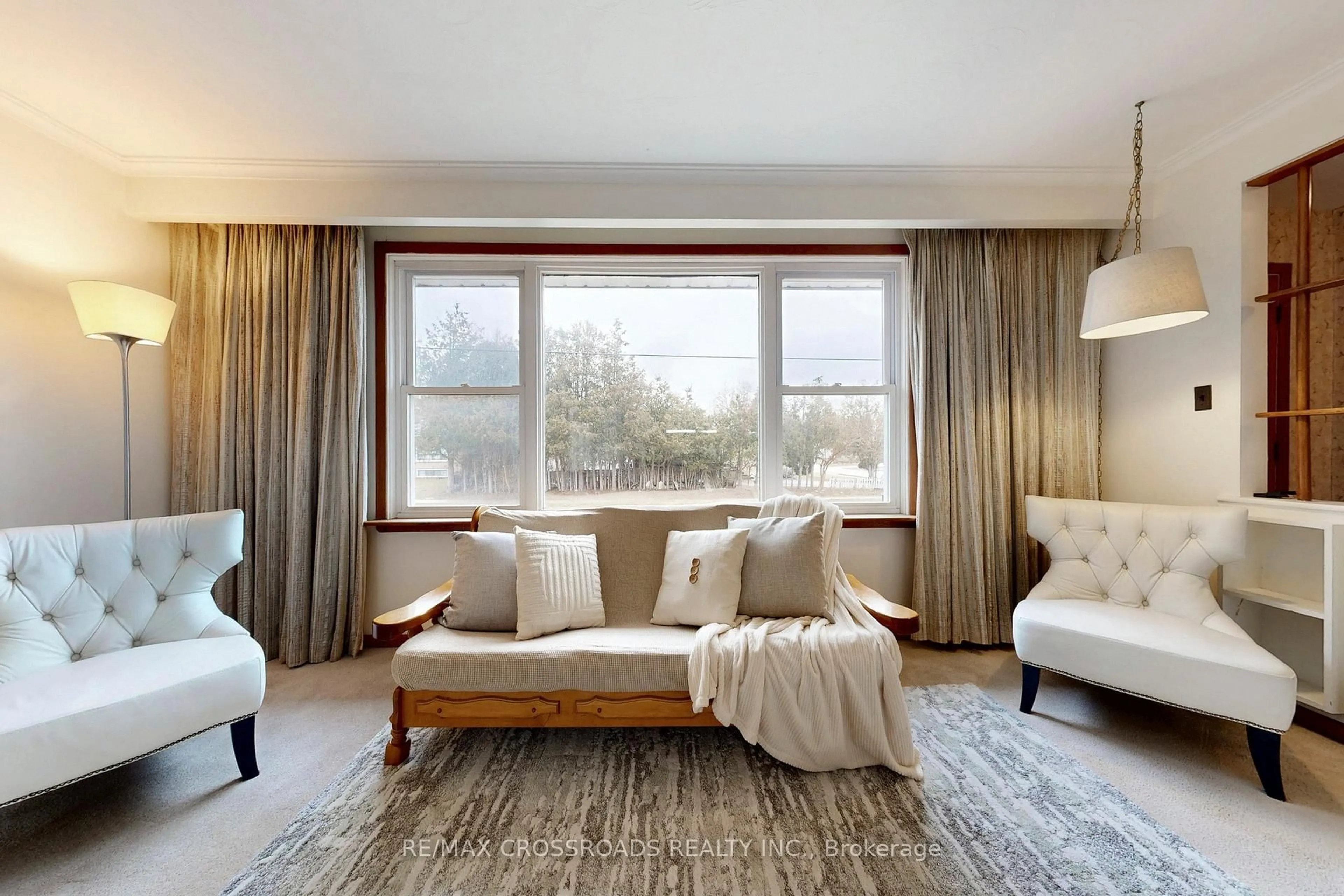 Living room with furniture, unknown for 188 Maple Ave, Richmond Hill Ontario L4C 2J1