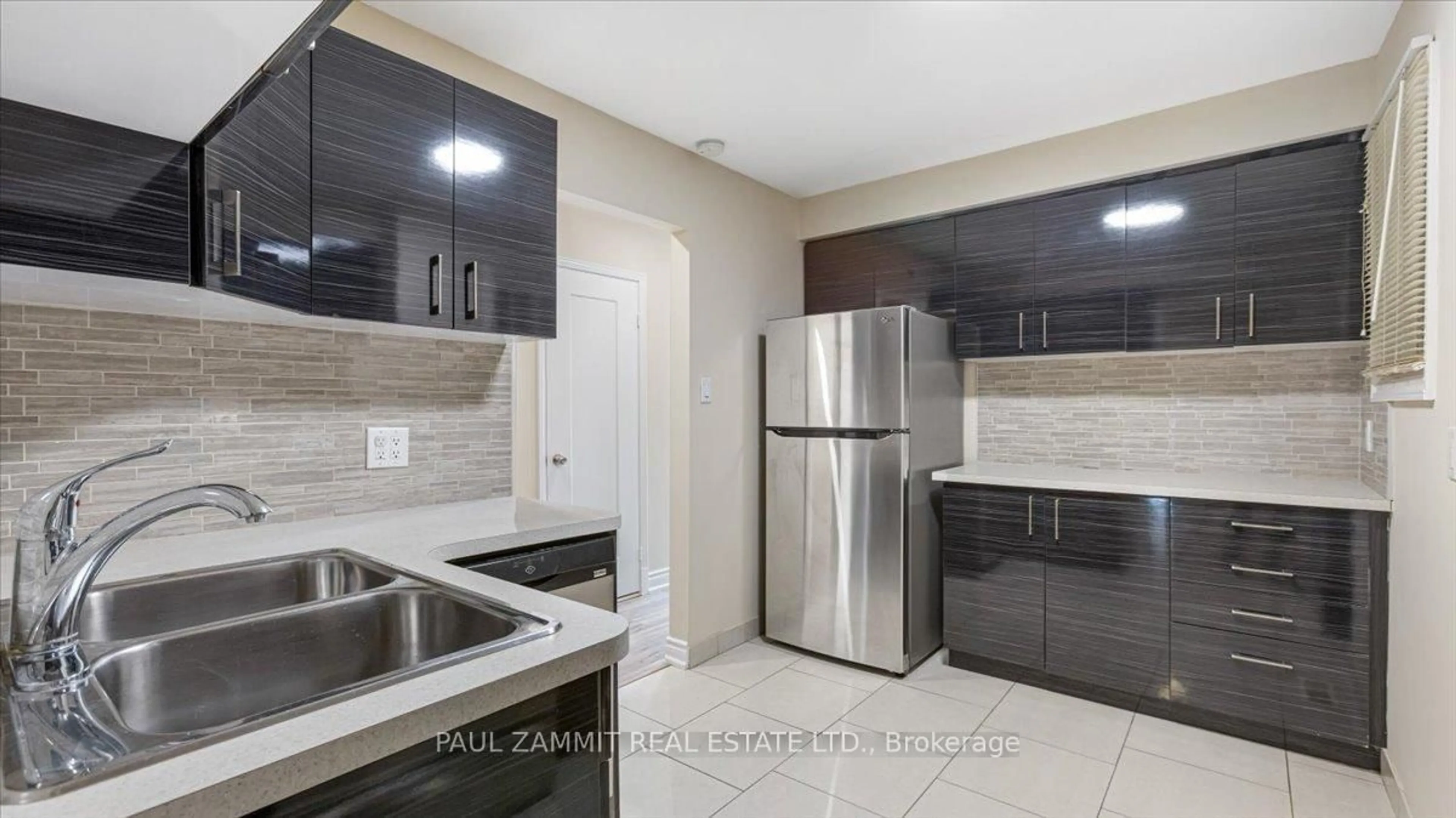 Standard kitchen, ceramic/tile floor for 58 Durie Lane, Markham Ontario L3T 5H5