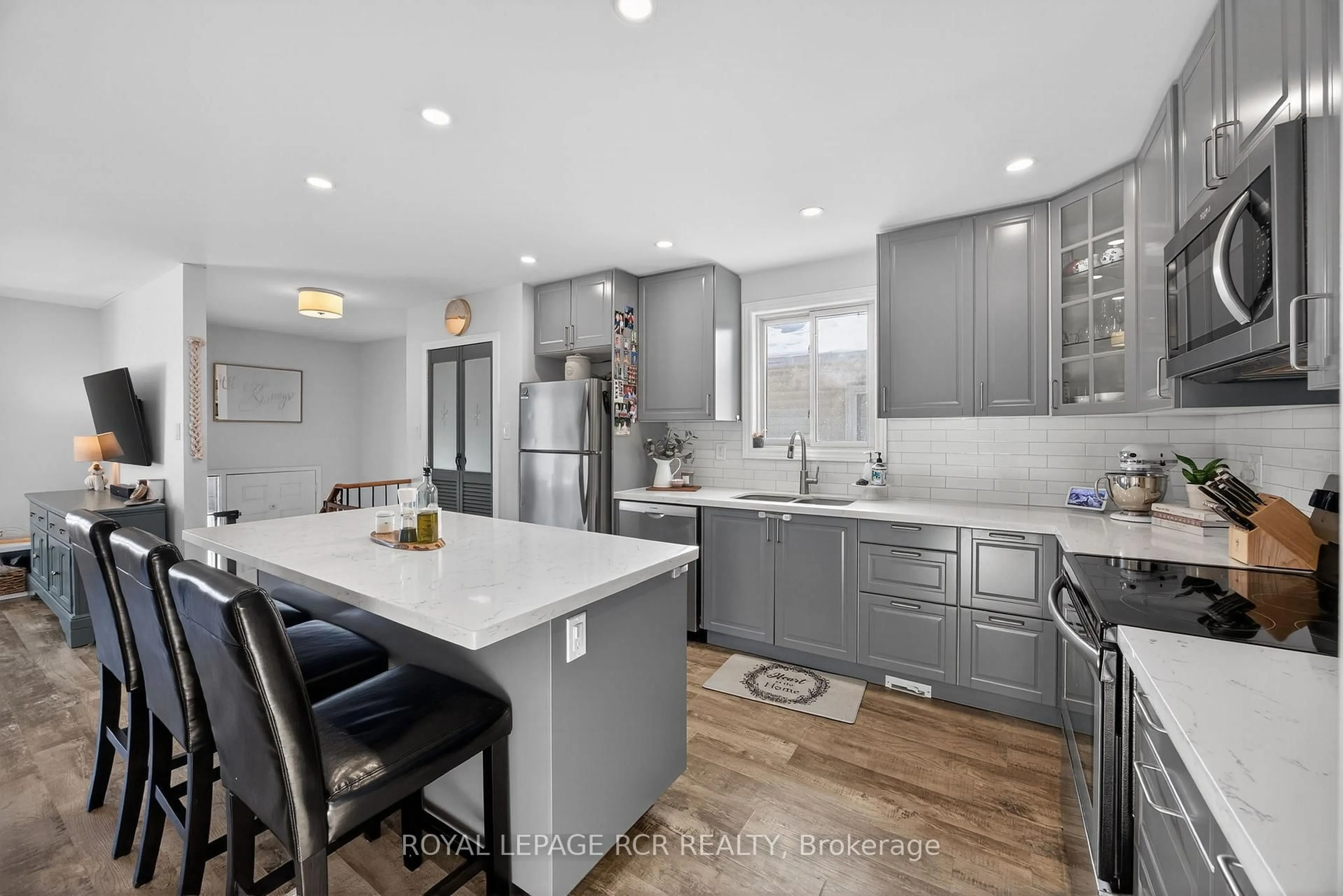 Open concept kitchen, ceramic/tile floor for 30 Longview Dr, Bradford West Gwillimbury Ontario L3Z 2H2