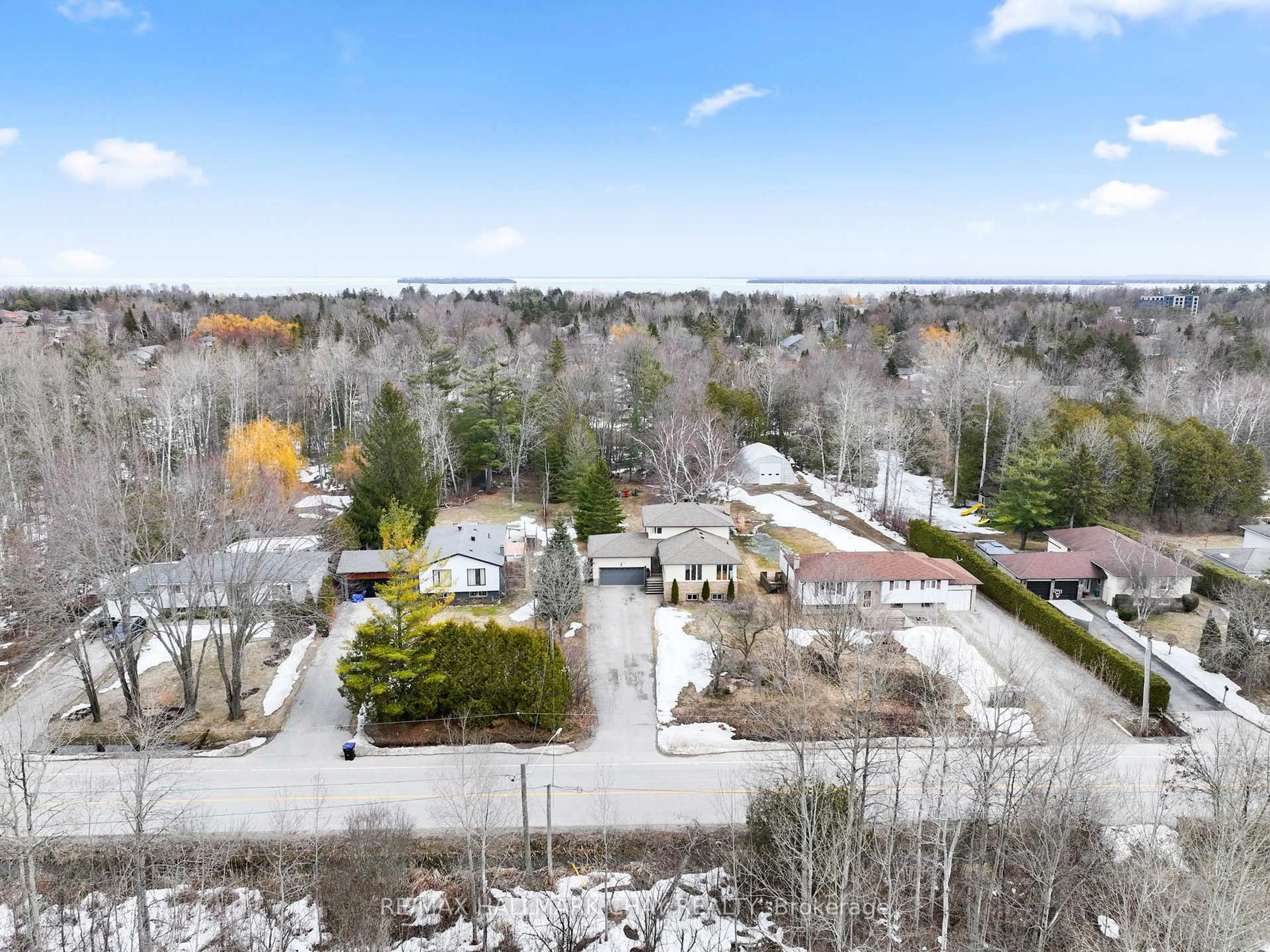 A pic from outside/outdoor area/front of a property/back of a property/a pic from drone, forest/trees view for 2209 Spring St, Innisfil Ontario L9S 2B6