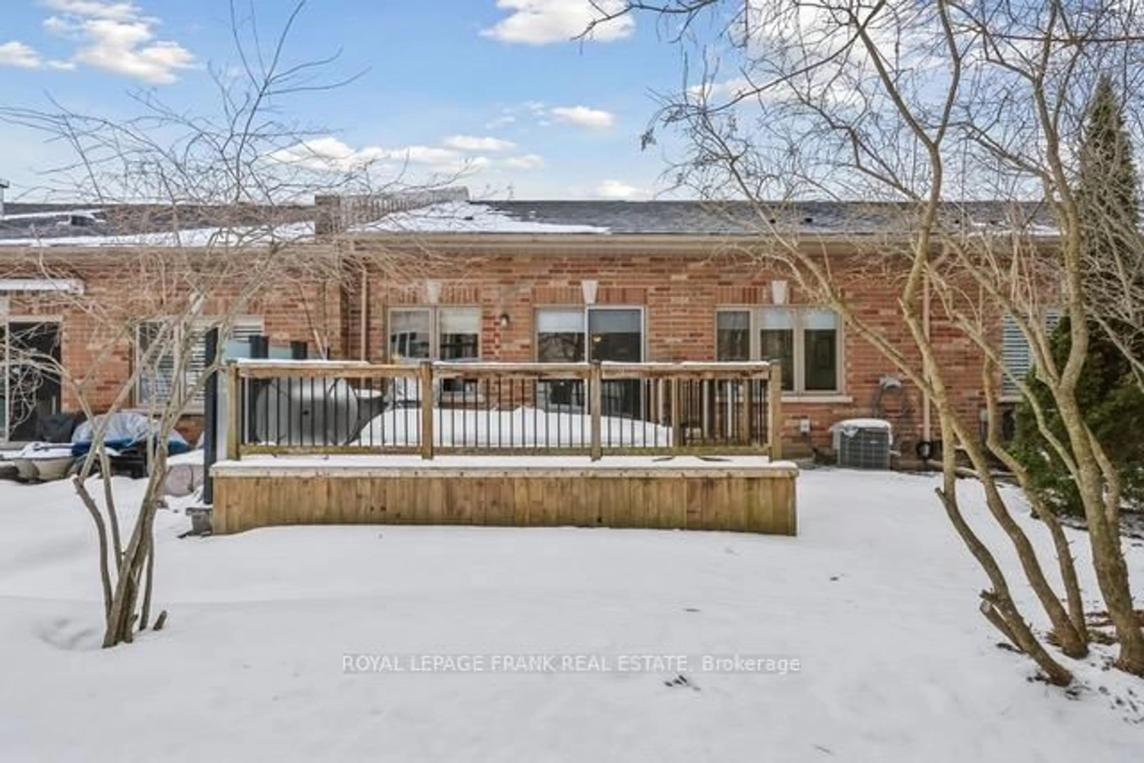 A pic from outside/outdoor area/front of a property/back of a property/a pic from drone, unknown for 38 Fred Barnard Way #38, Uxbridge Ontario L9P 0B9