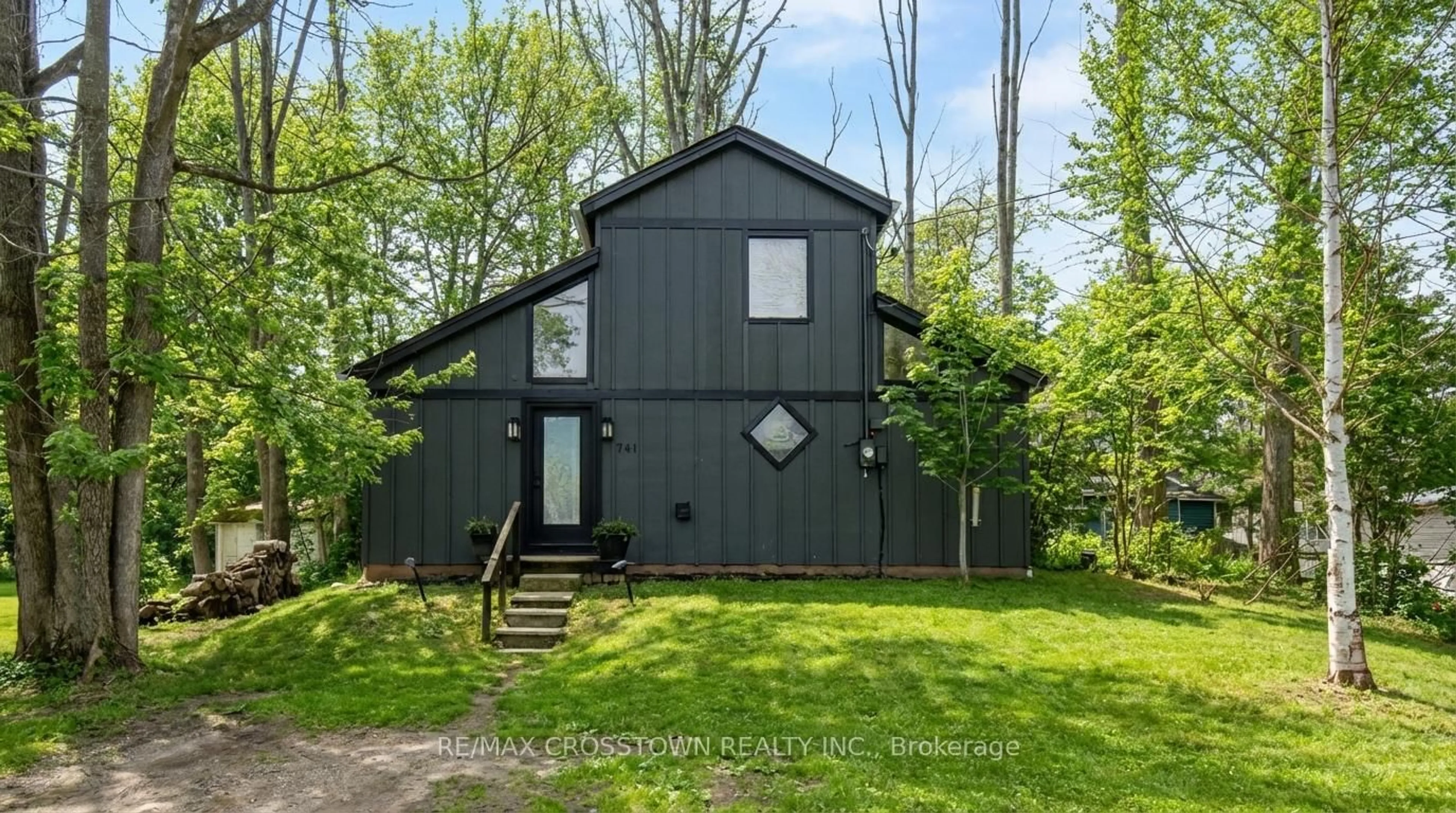 Home with vinyl exterior material, street for 741 Cedarvale Dr, Innisfil Ontario L9S 4L2