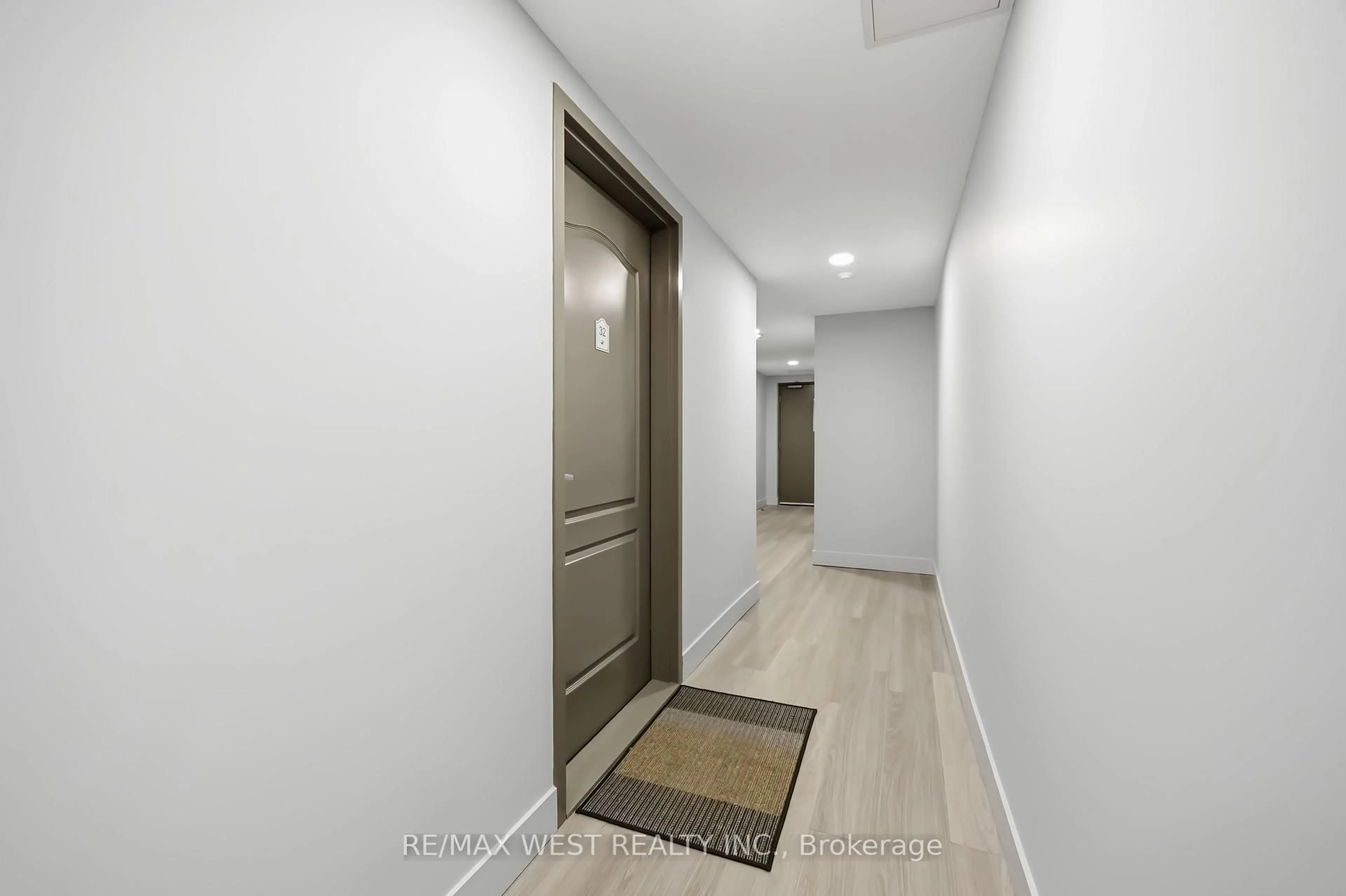 Indoor entryway for 3905 Major MacKenzie Dr #32, Vaughan Ontario L4H 4J9